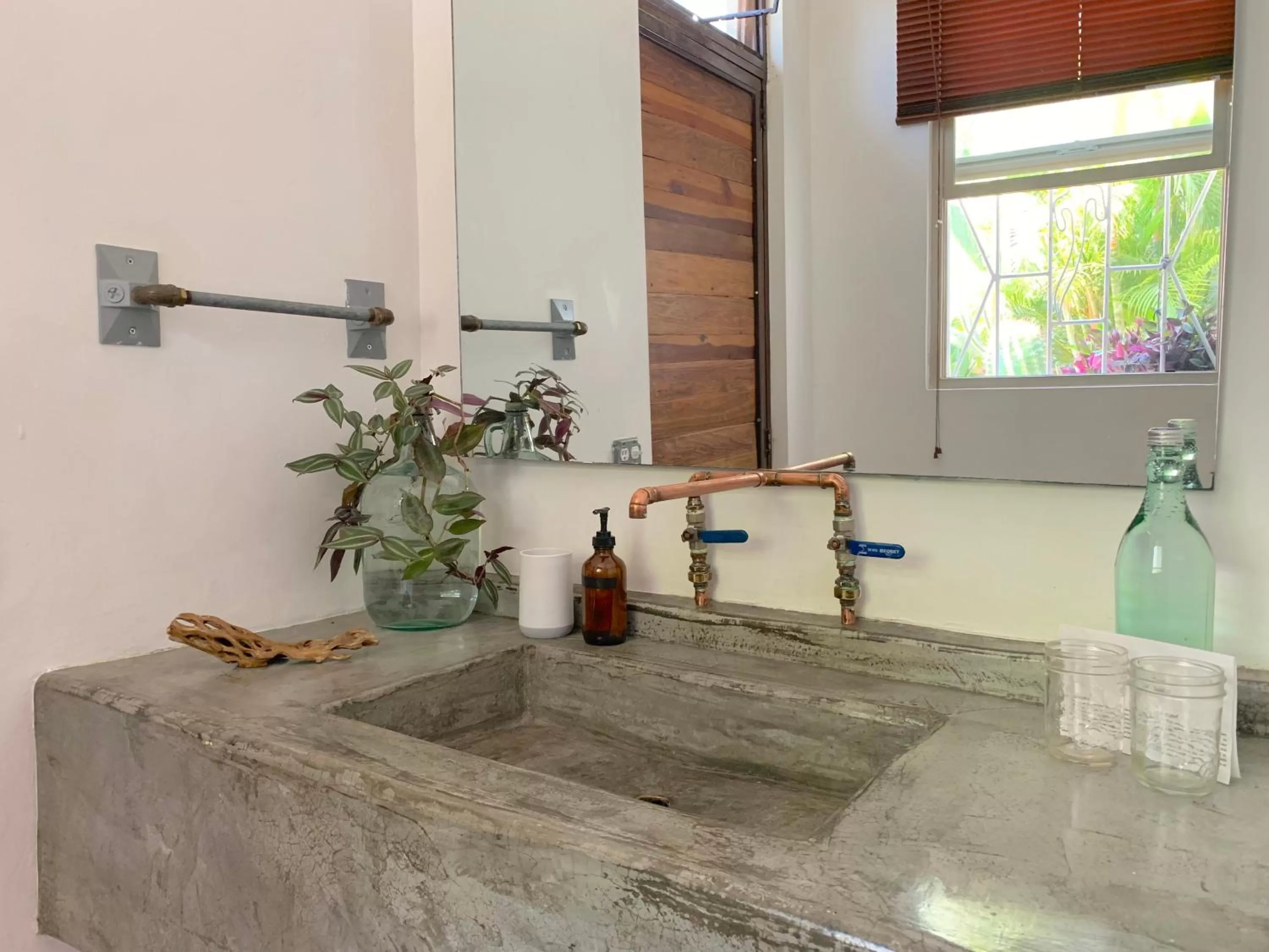 Bathroom in Perro Surfero Hotel