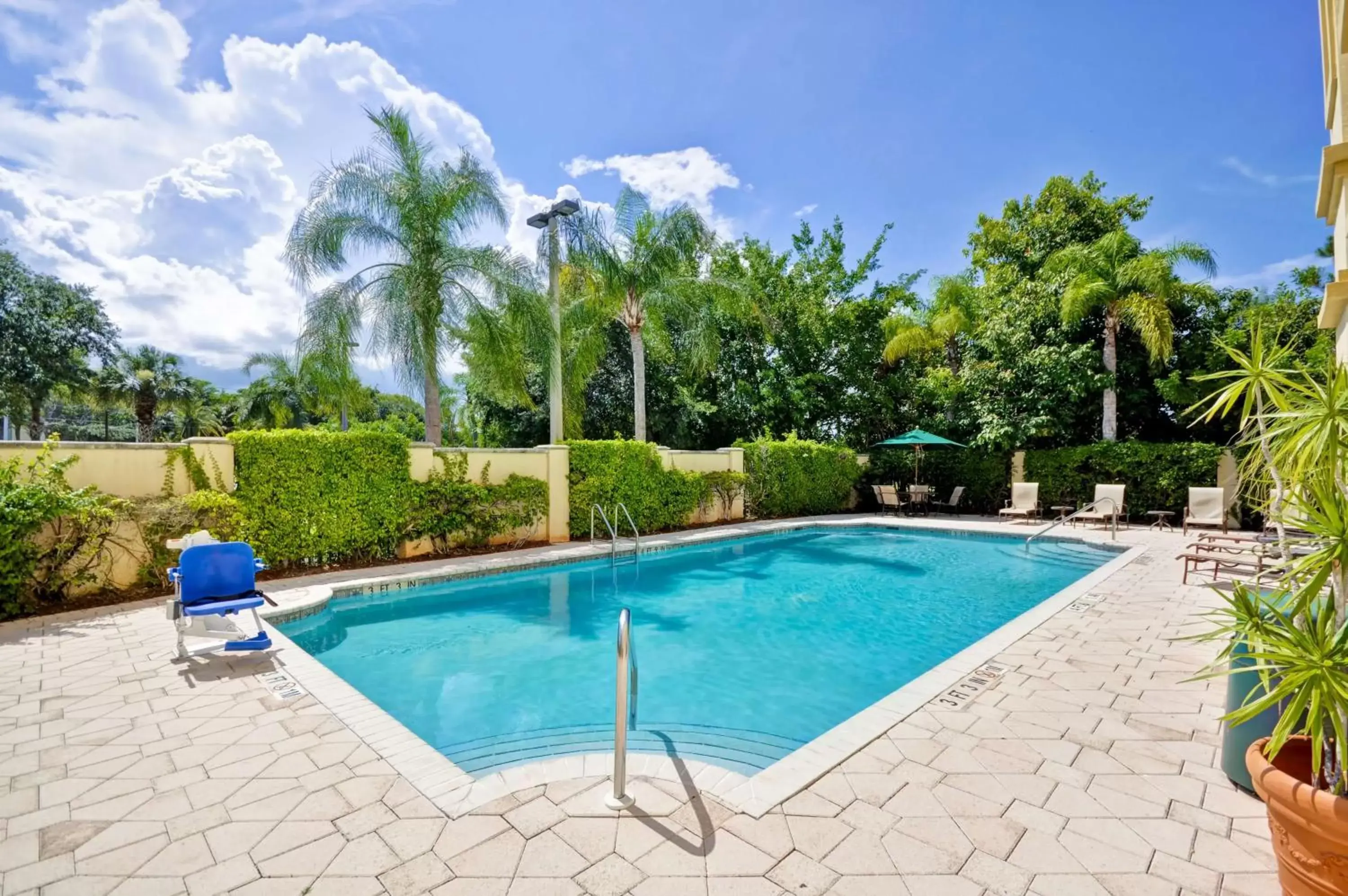 Pool view, Swimming Pool in Hampton Inn Palm Beach Gardens