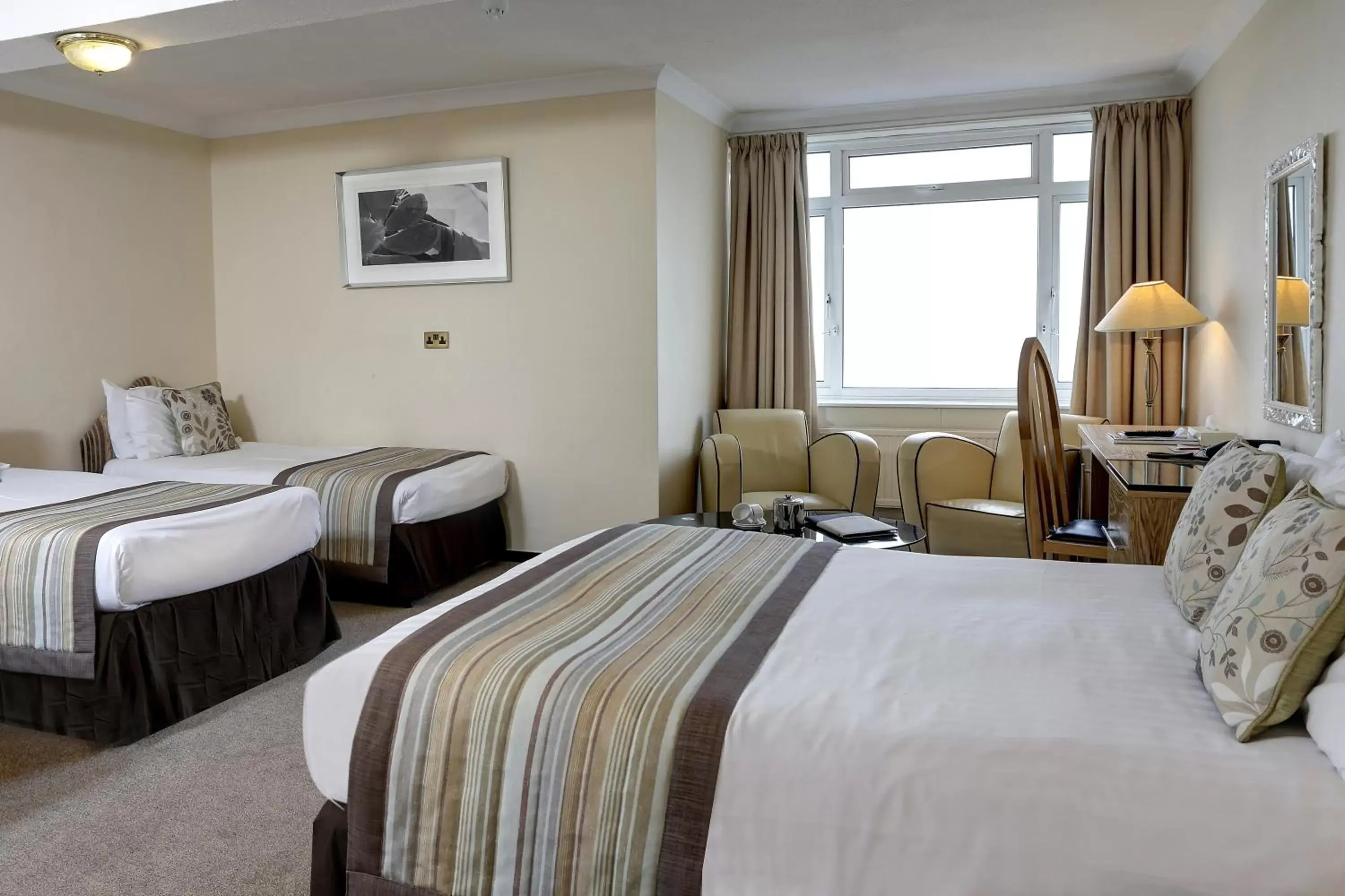 Family Room with 1 Double and 2 Twin Beds and Sea View - Non-Smoking in Best Western Princes Marine Hotel Family Room with 1 Double and 2 Twin Beds and Sea View - Non-Smoking in Best Western Princes Marine Hotel