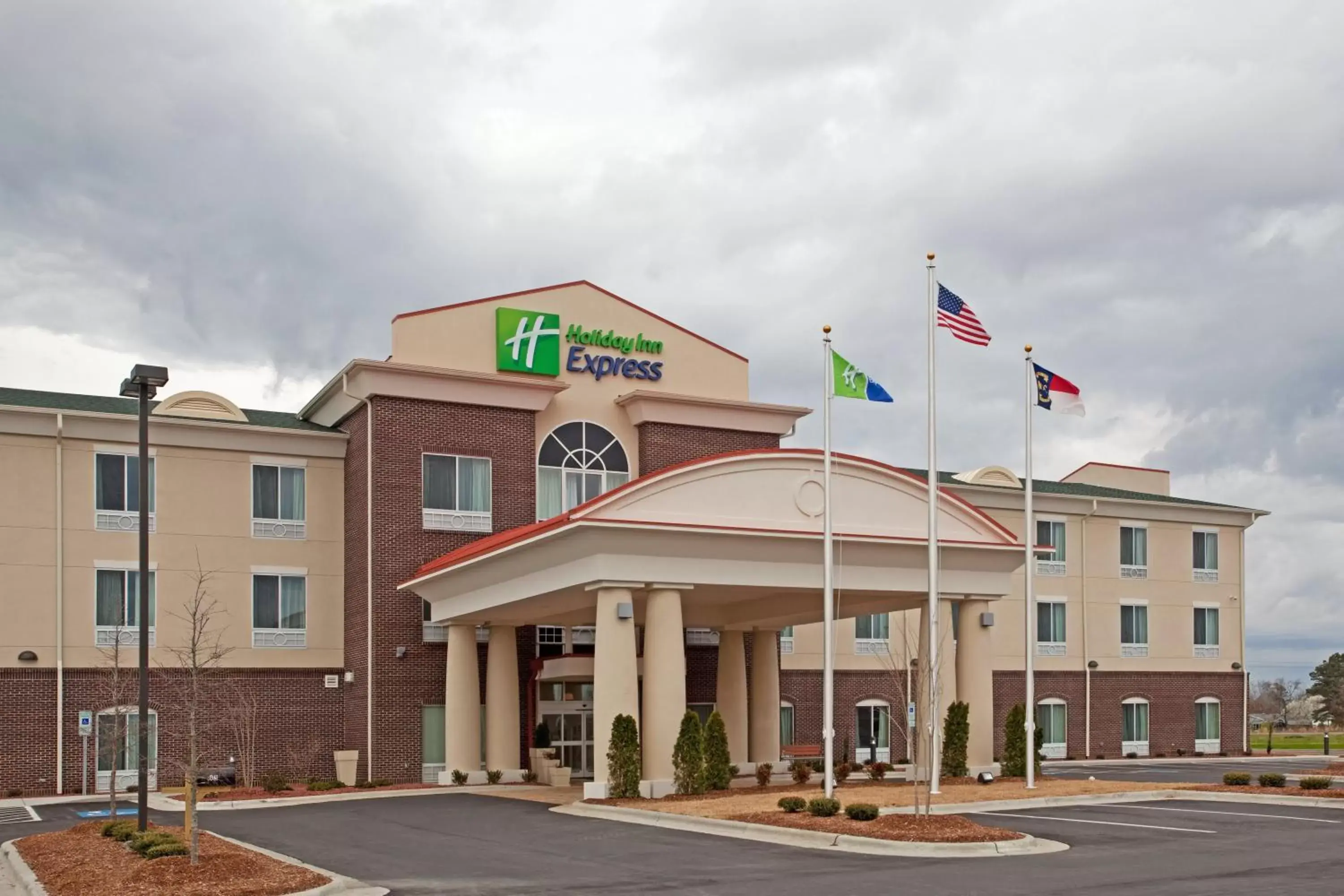 Property Building in Holiday Inn Express Pembroke, an IHG Hotel