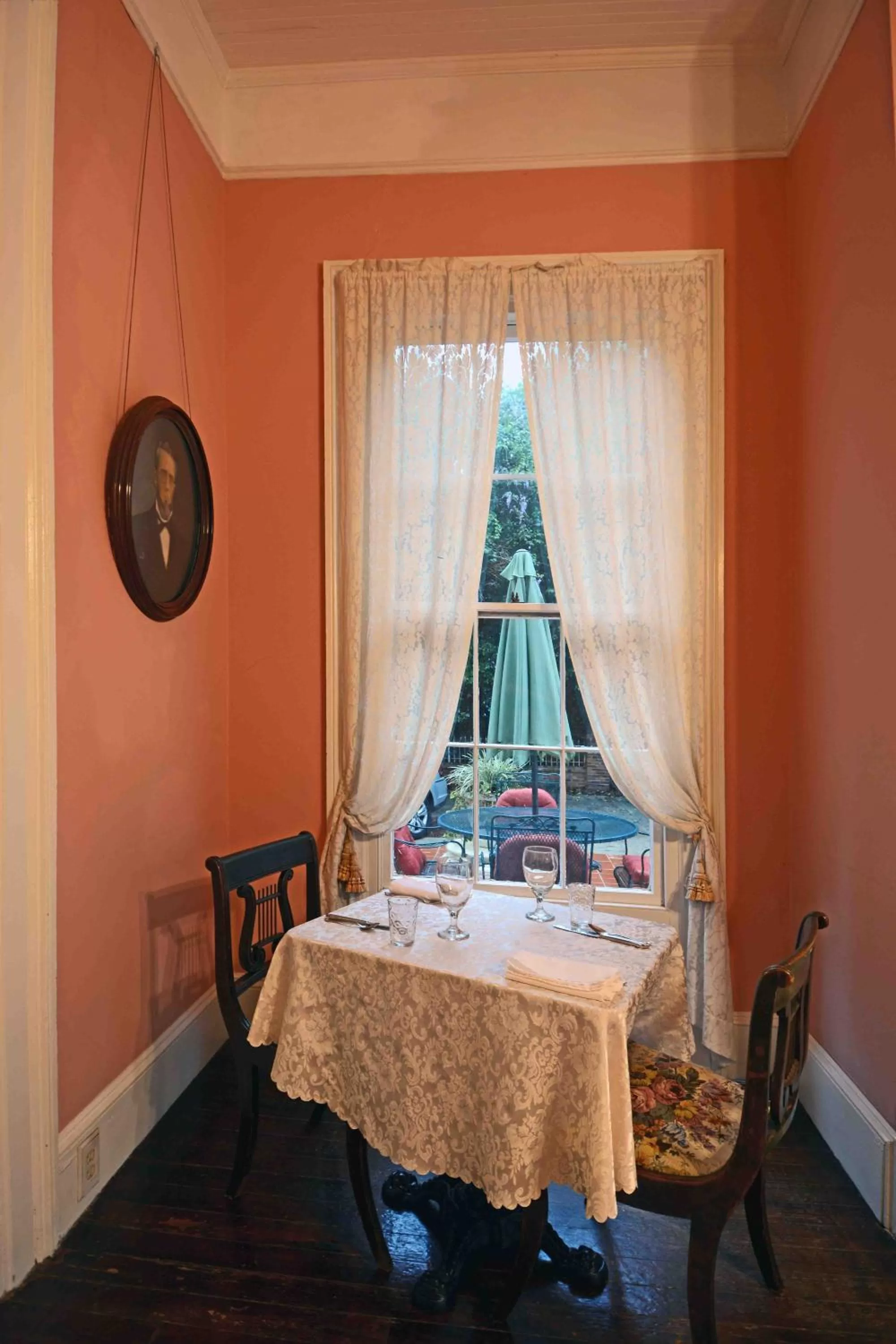 Breakfast in 1872 Denham Inn