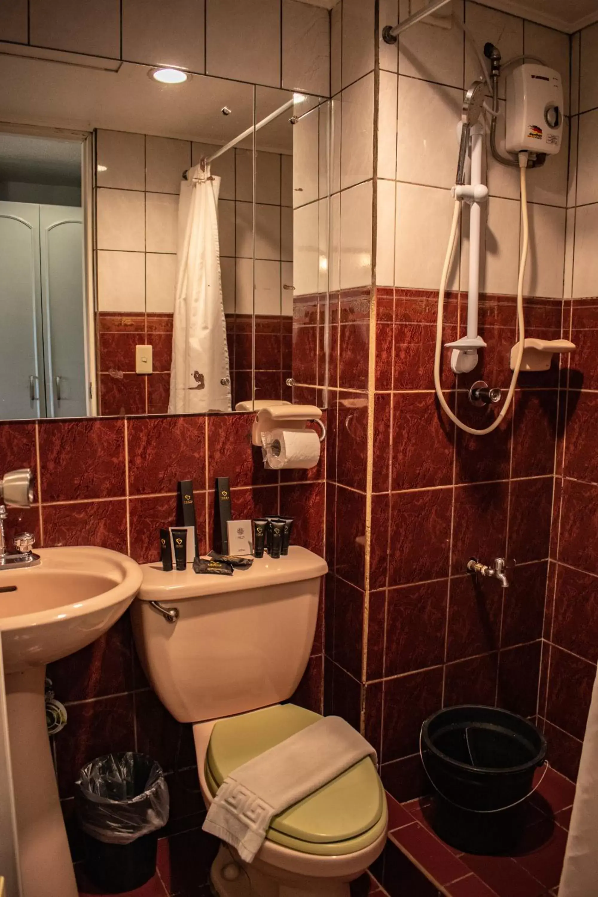 Bathroom in Venus Parkview Hotel
