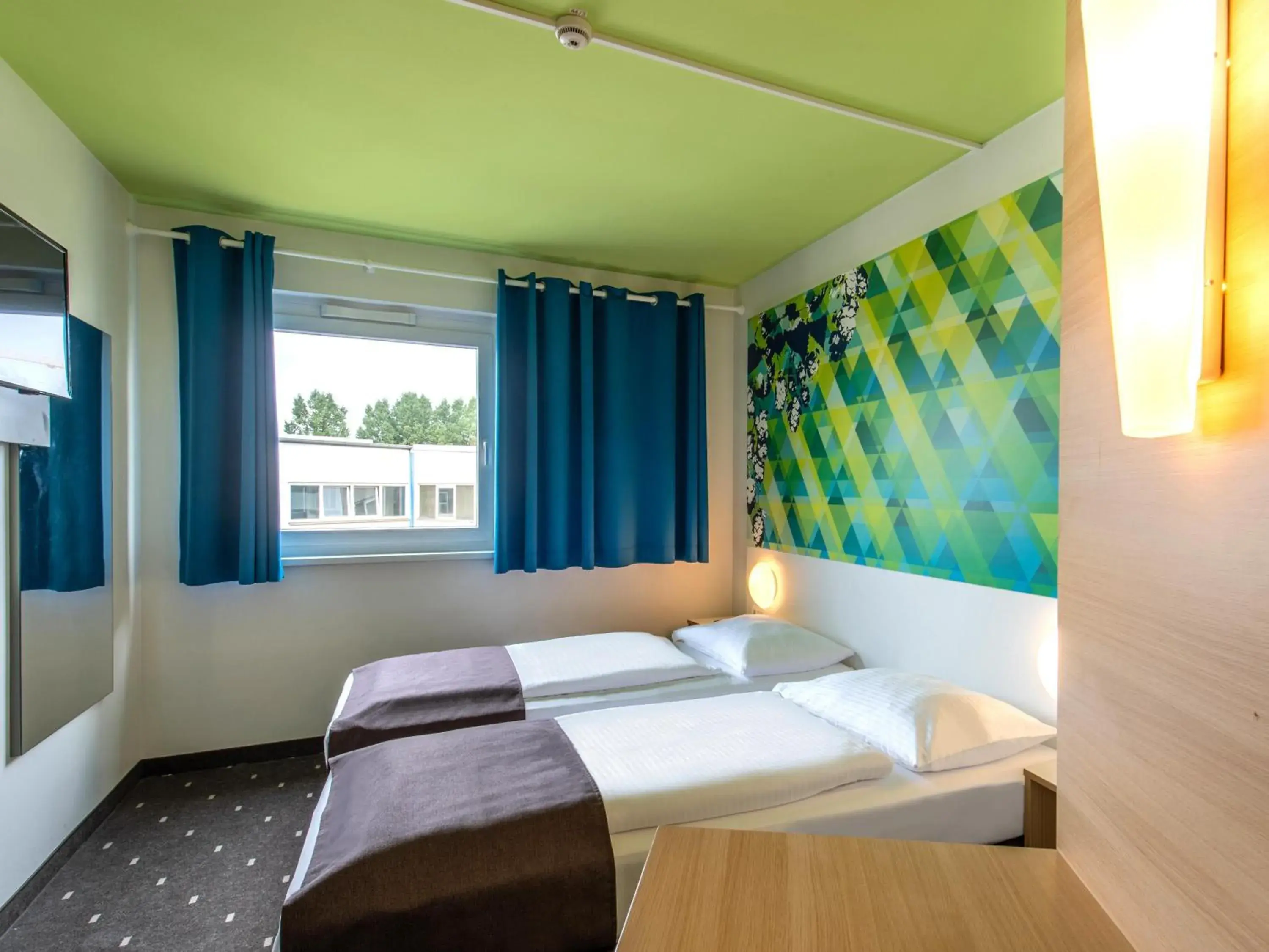 Bed in B&B Hotel Erlangen