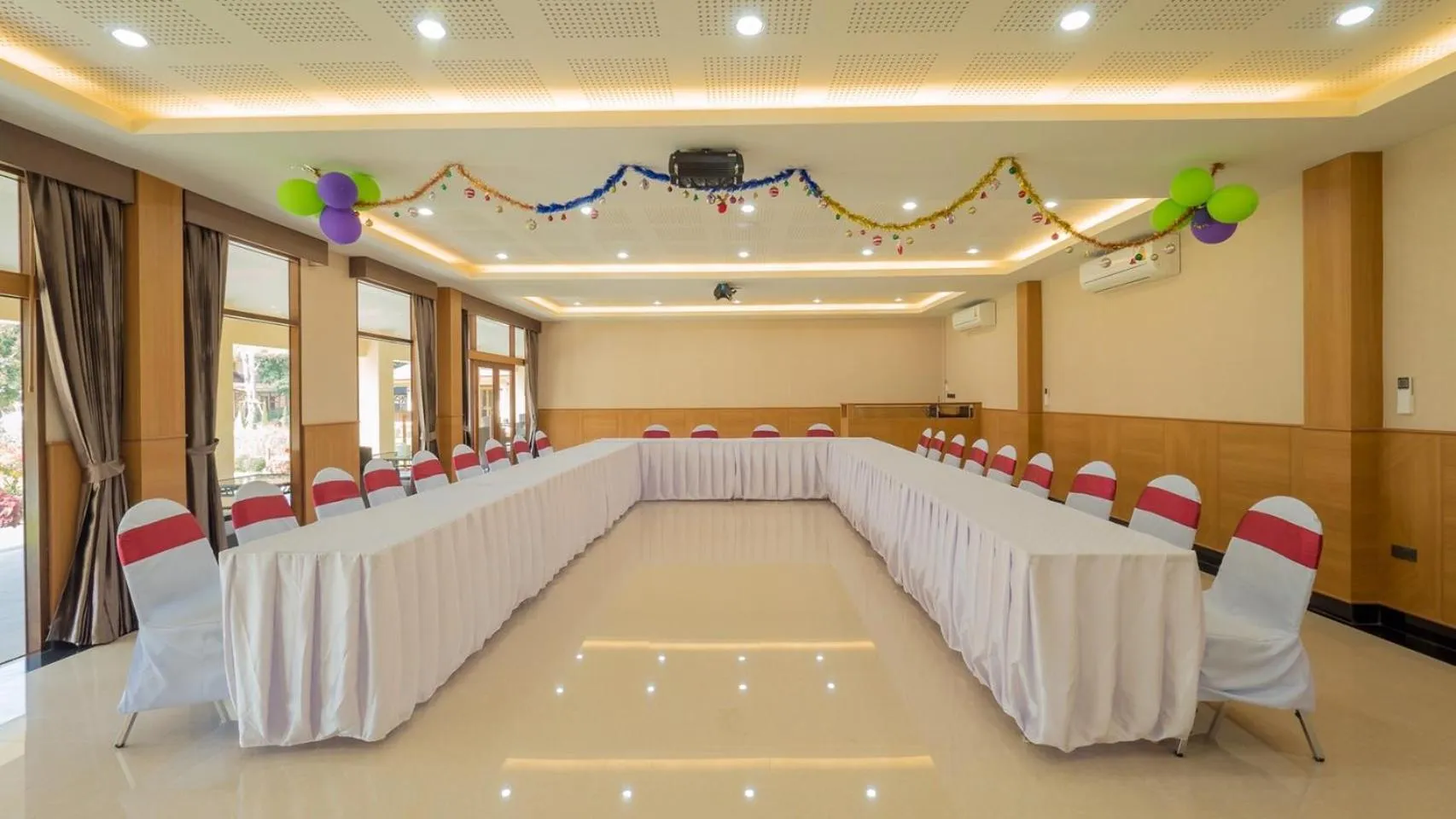 Meeting/conference room in AU Place Hotel