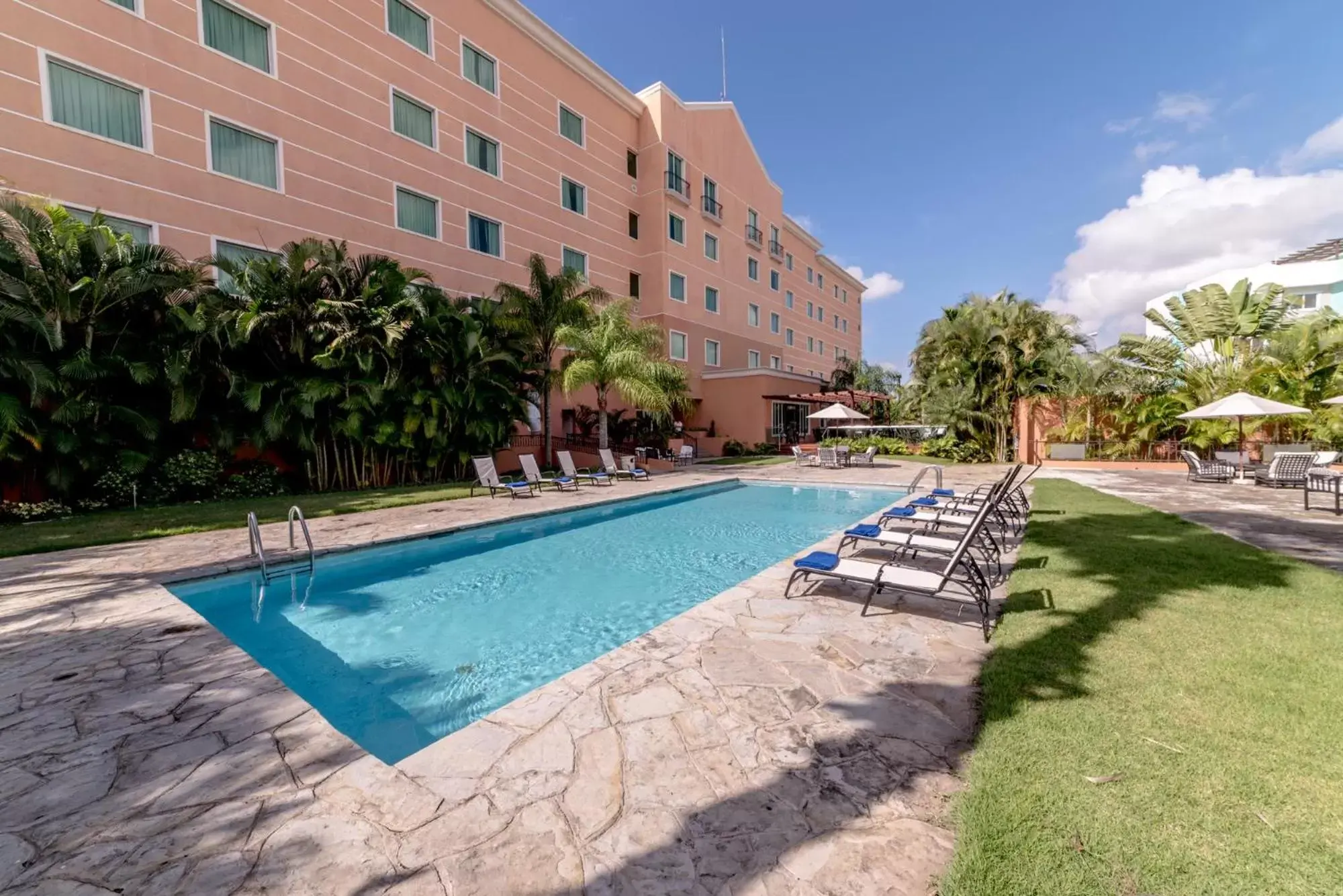 Property building, Swimming Pool in Hodelpa Garden Court