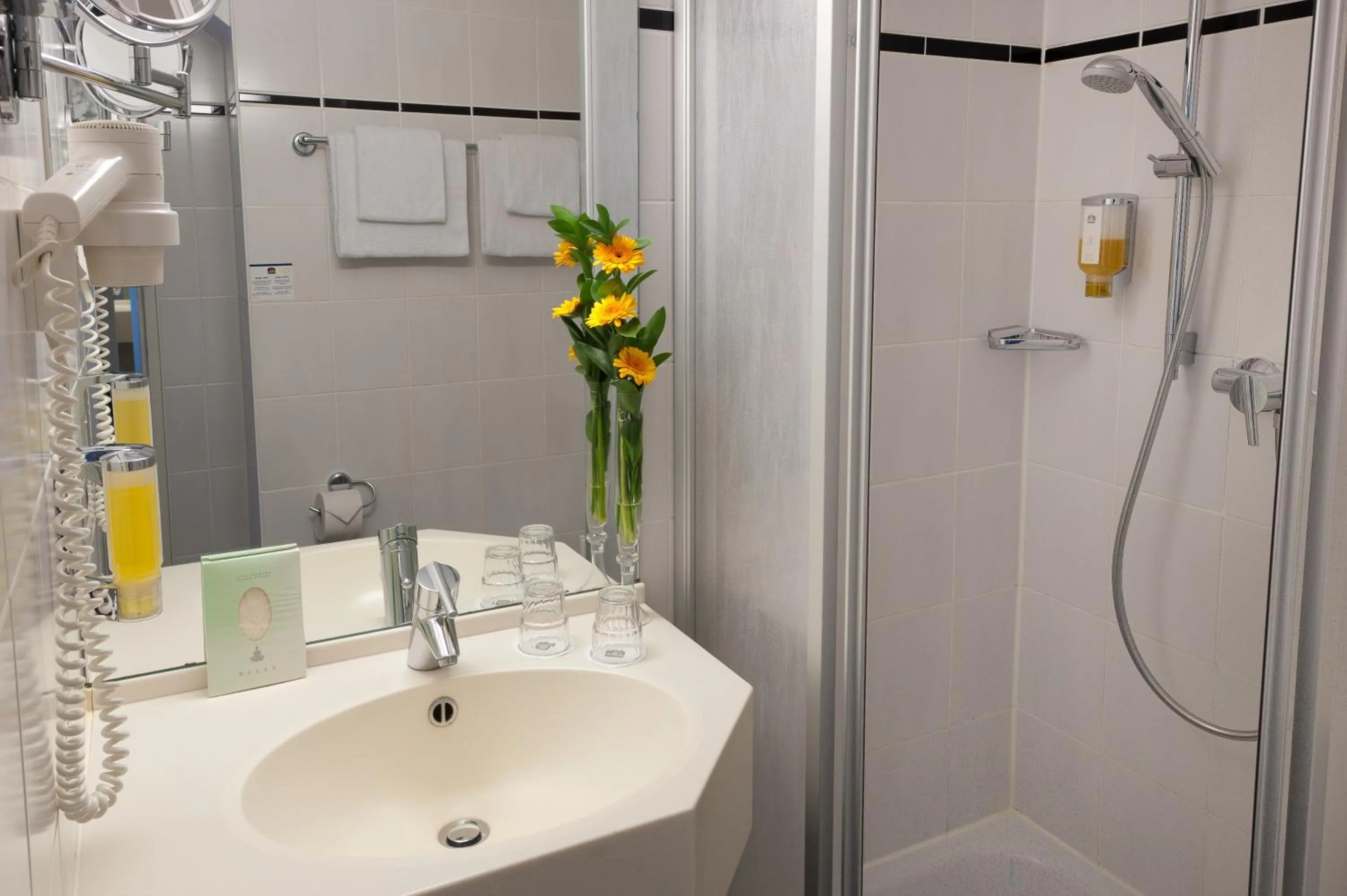 Shower in The Domicil Hotel Frankfurt City