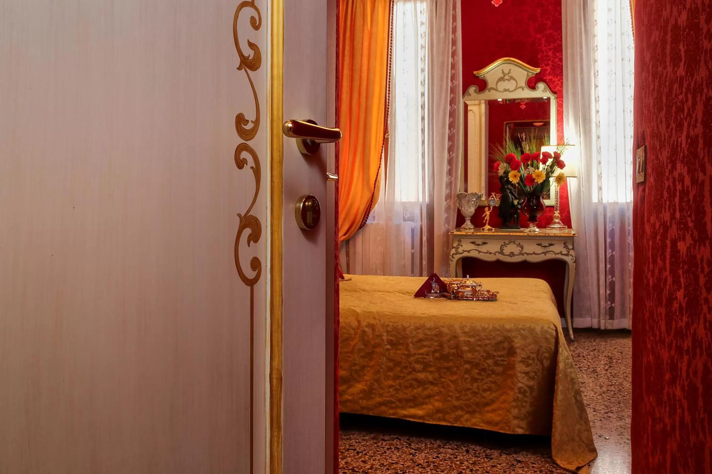 Decorative detail, Bed in Scalon del Doge