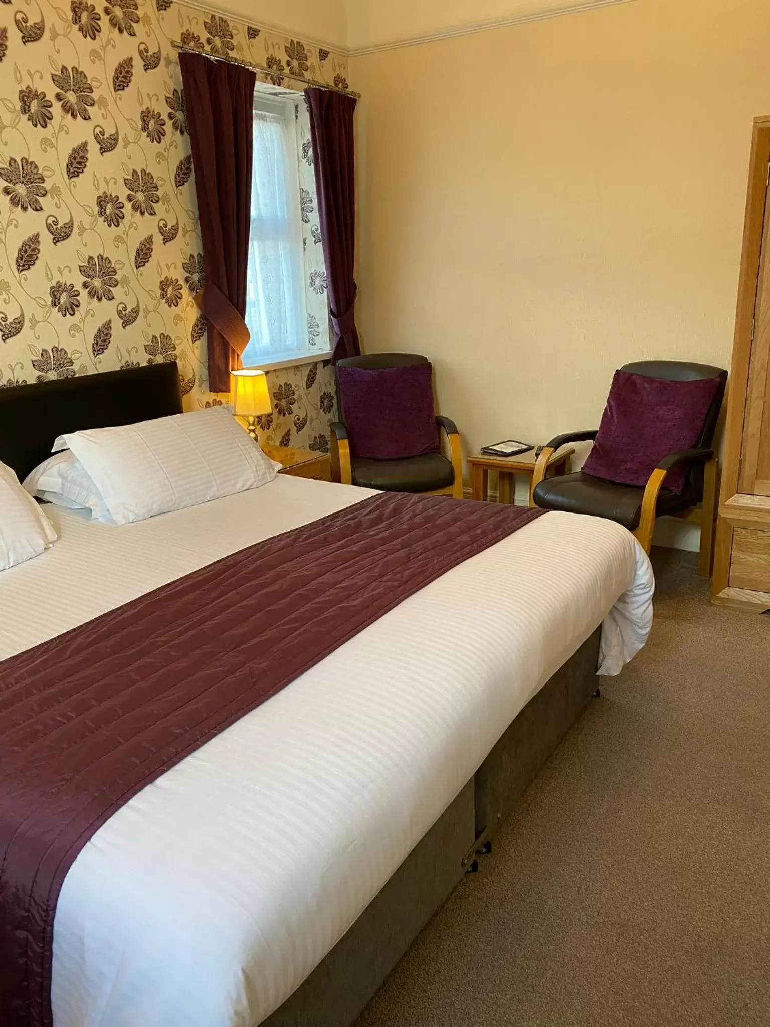 Photo of the whole room, Bed in Paignton Court