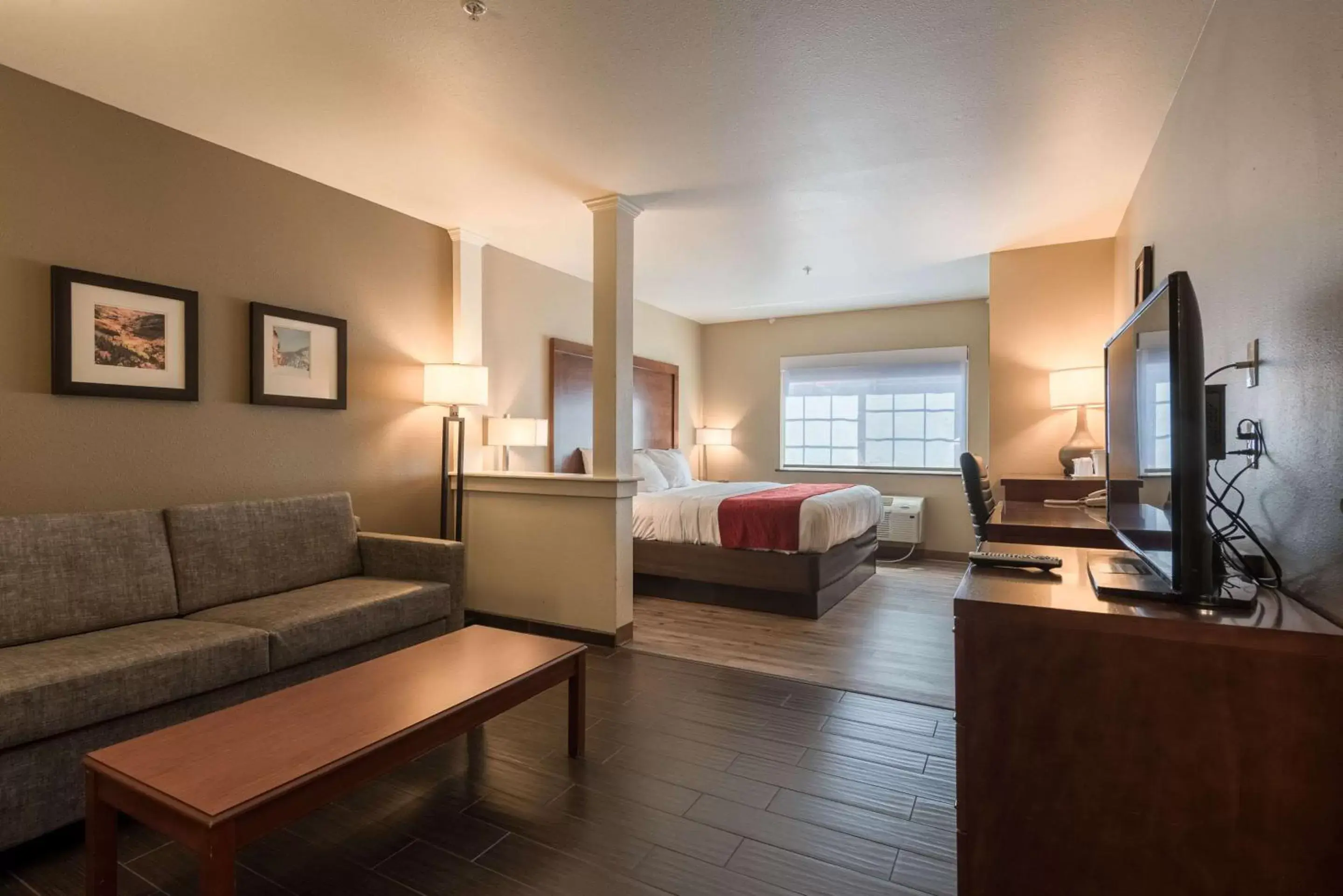 Bedroom, Seating Area in Comfort Inn & Suites Alamosa