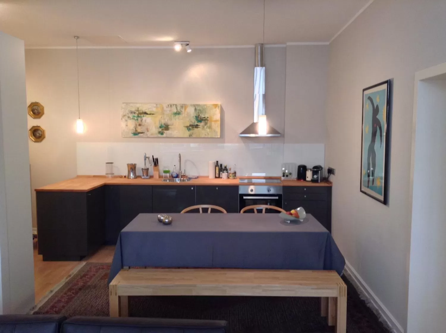 Photo of the whole room in Carlstadt Suites Düsseldorf