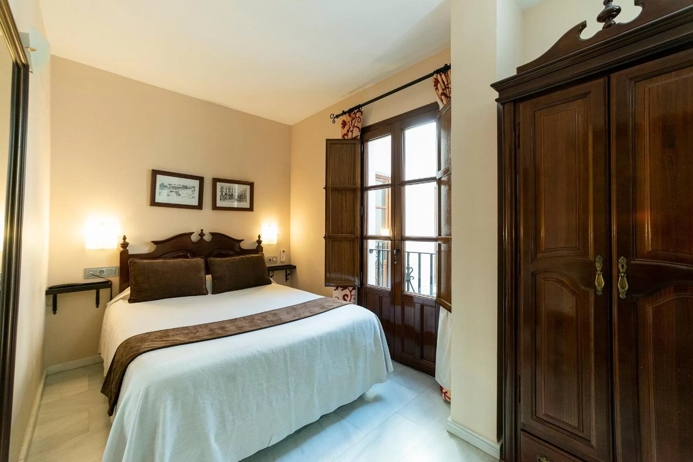 Photo of the whole room, Bed in Hotel Casa Museo de la Mezquita