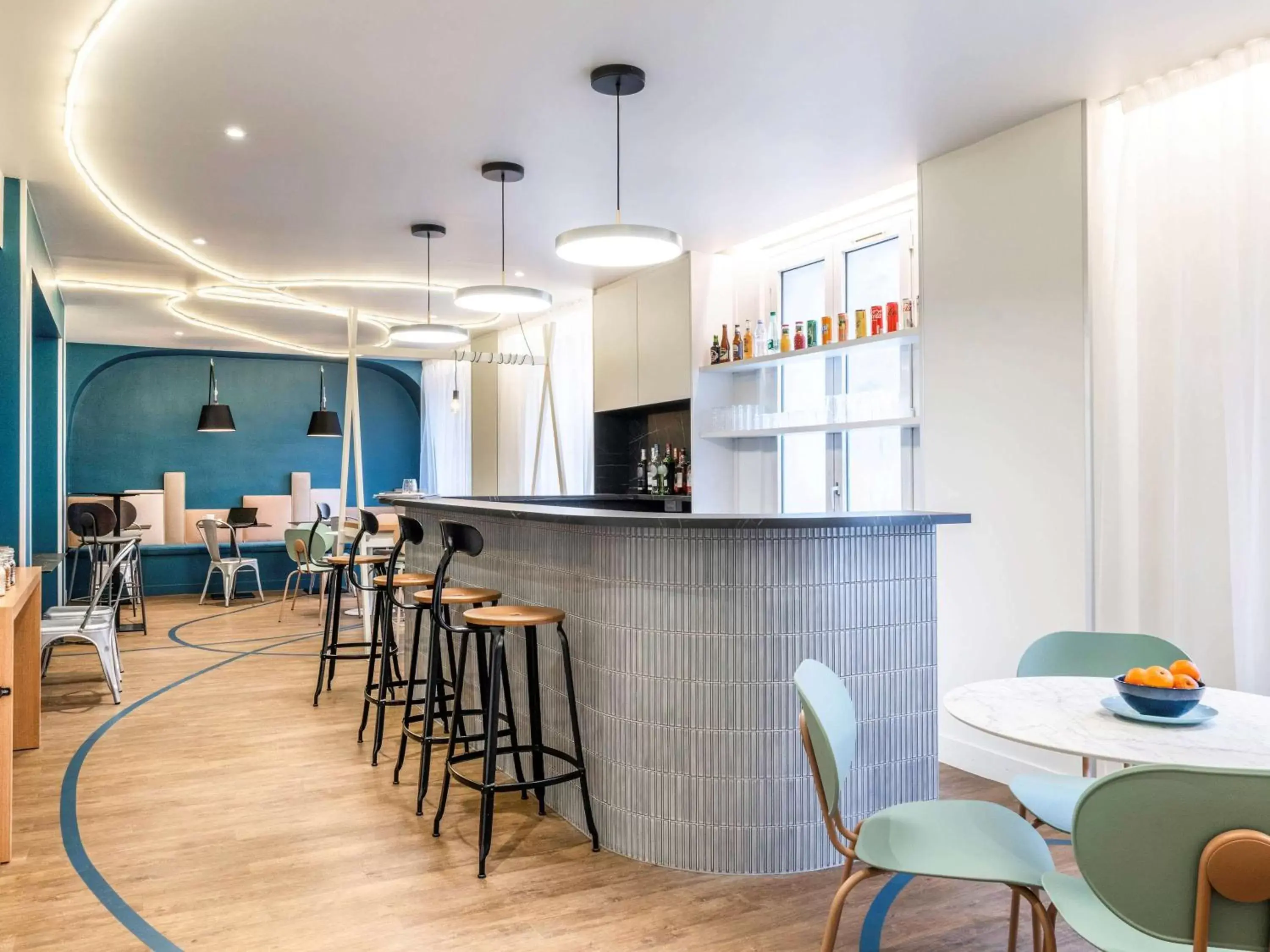 Lounge or bar, Lounge/Bar in ibis Styles Asnieres Centre