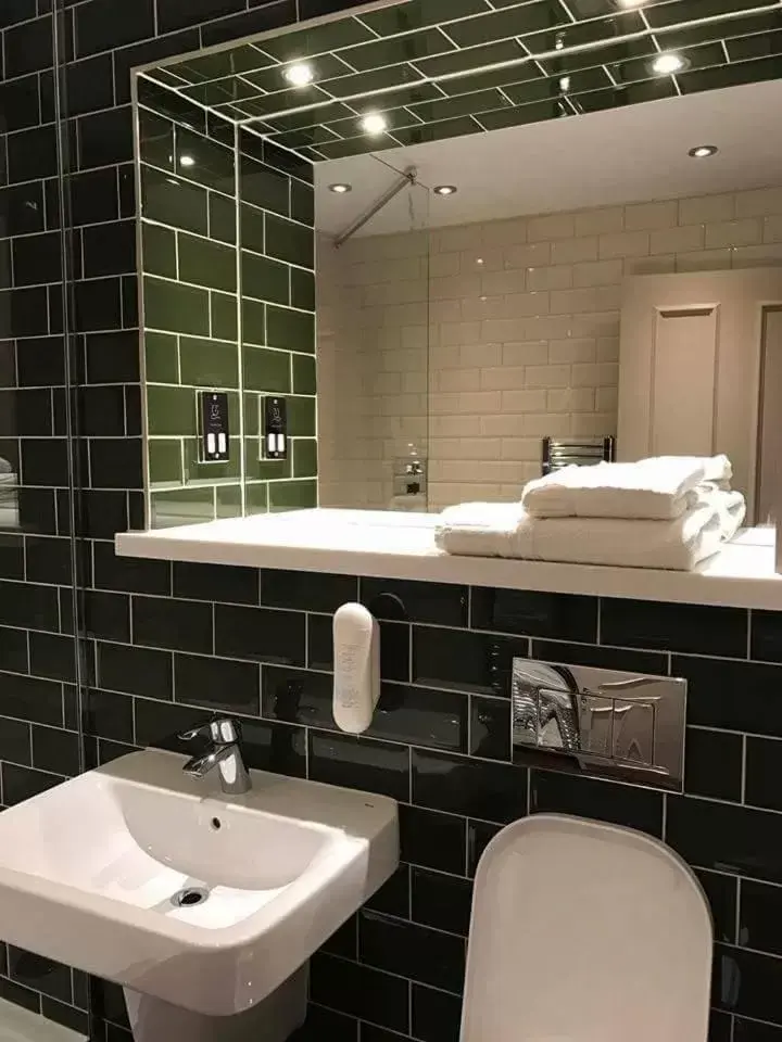 Bathroom in The George Hotel