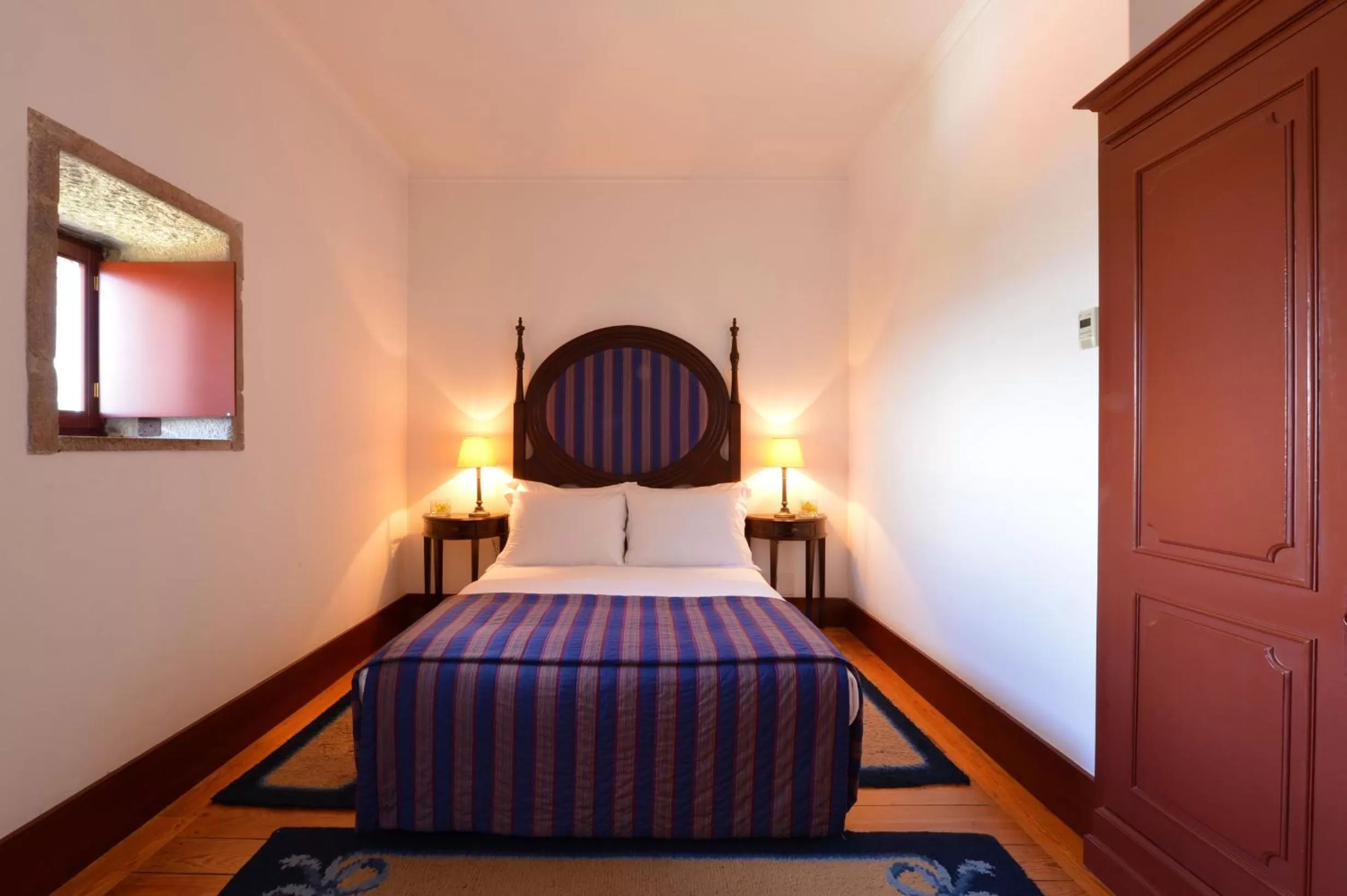 Bed in Pousada Mosteiro de Guimaraes