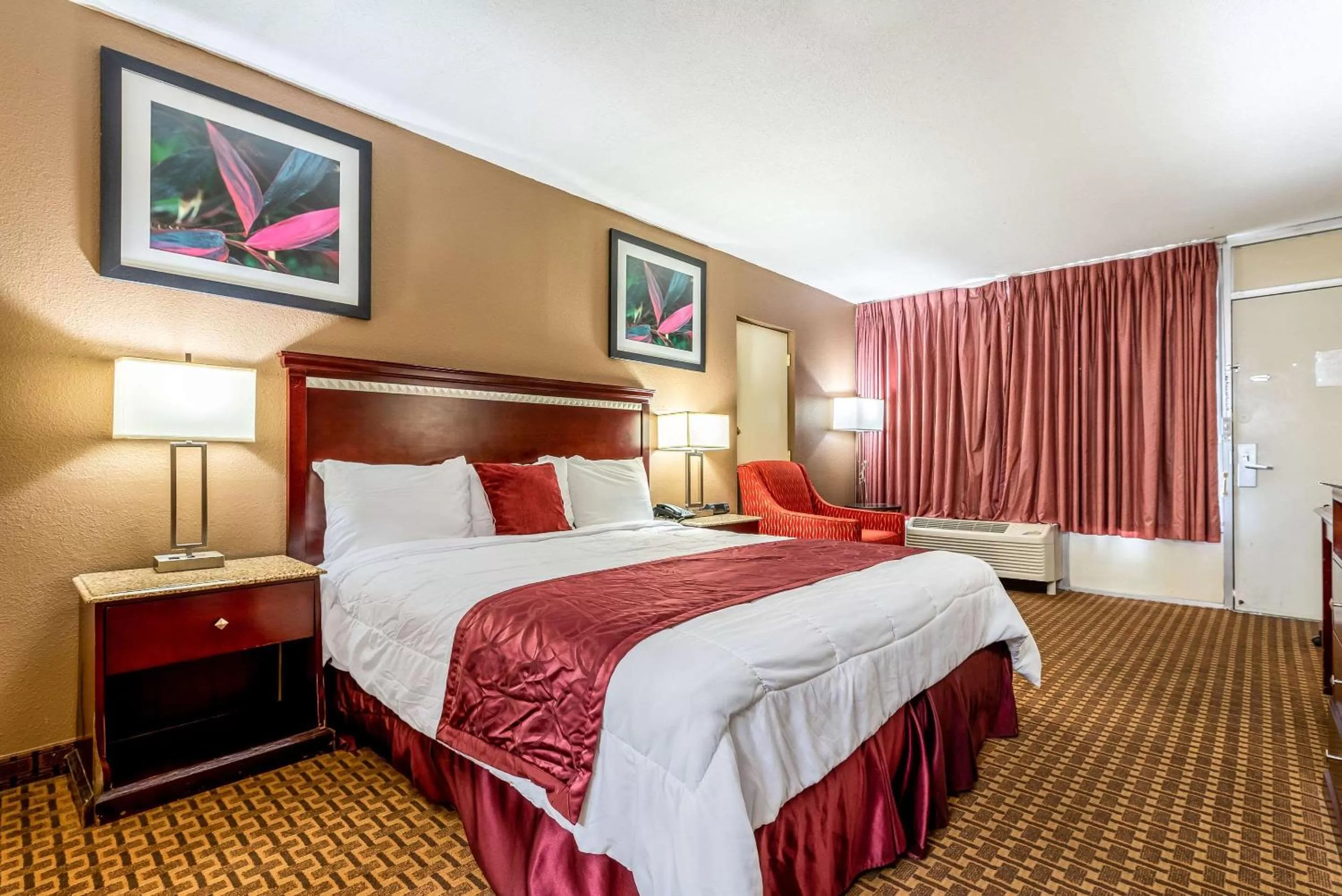 Photo of the whole room, Bed in Rodeway Inn Bushnell