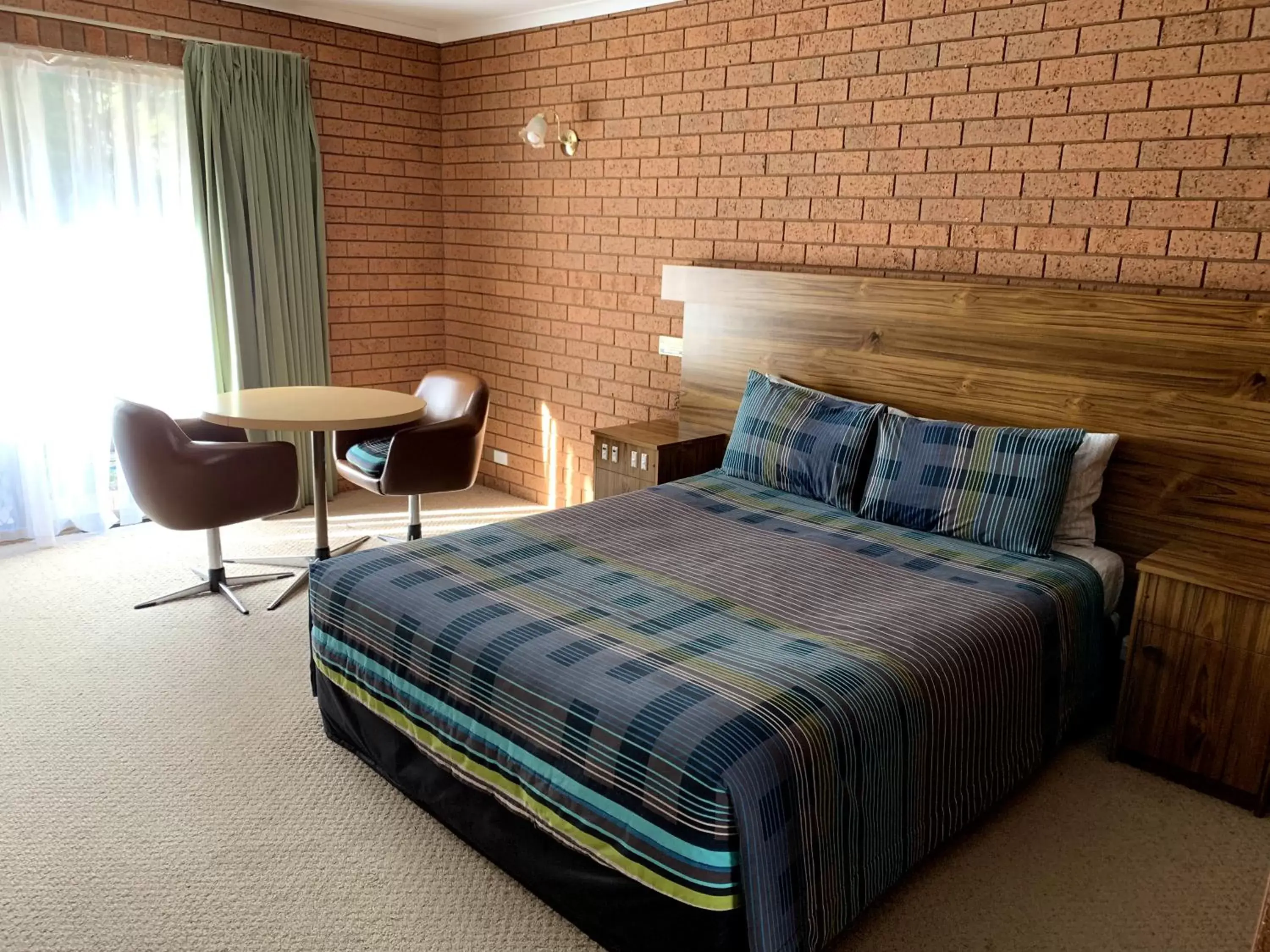 Bedroom, Bed in Kingswood Motel