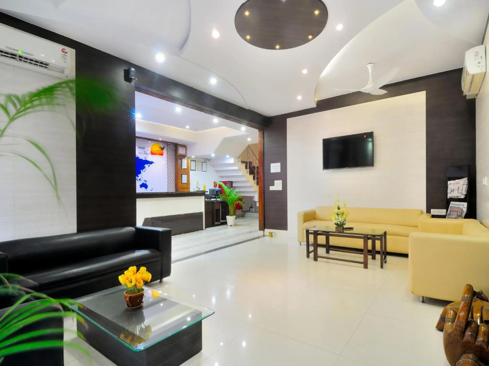 Lobby or reception in Hotel Sky Rich International - Just a min walk from Karol Bagh Metro Station