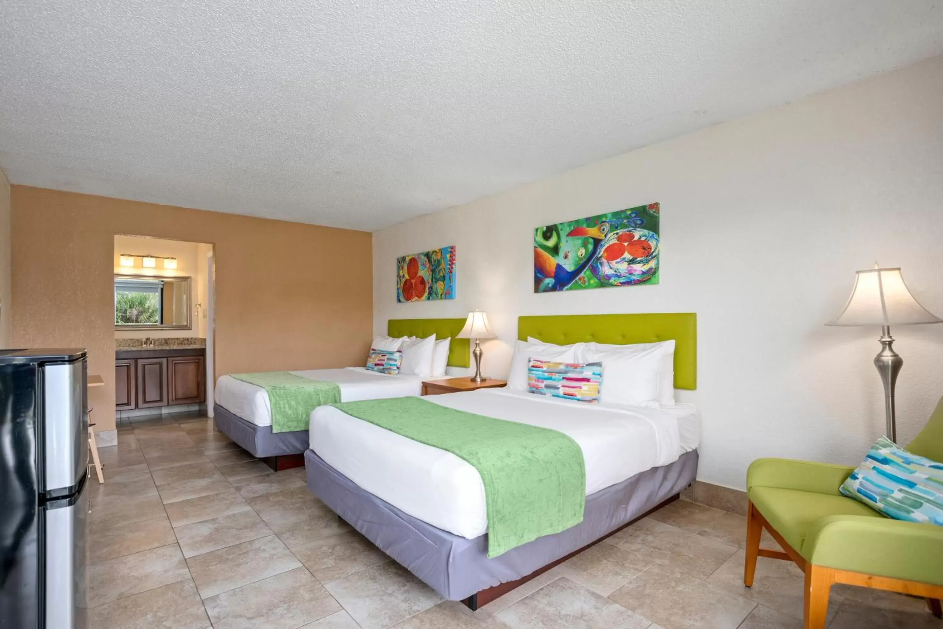 Photo of the whole room, Bed in Park Royal Orlando