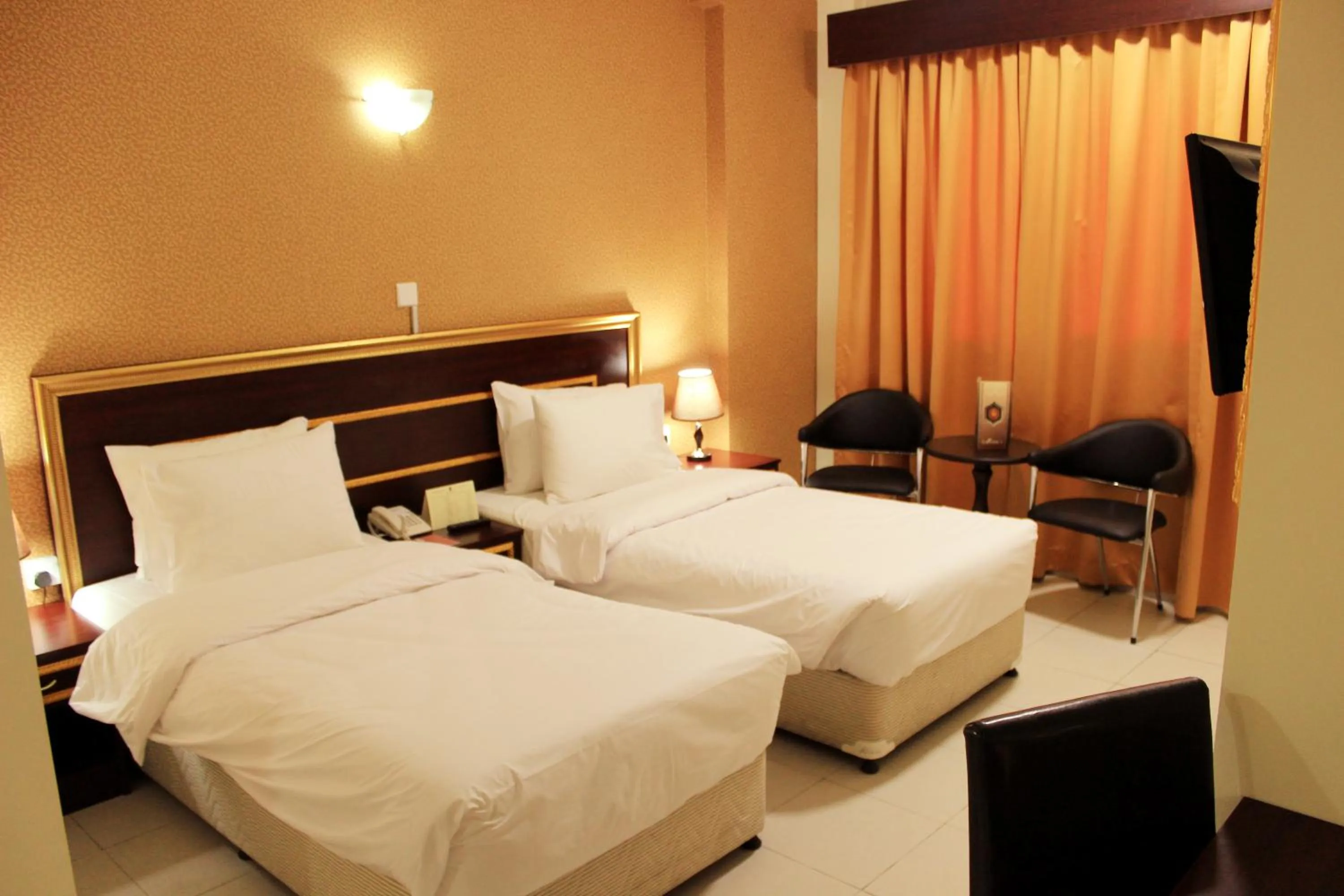 Bedroom, Bed in Montreal Naif Hotel