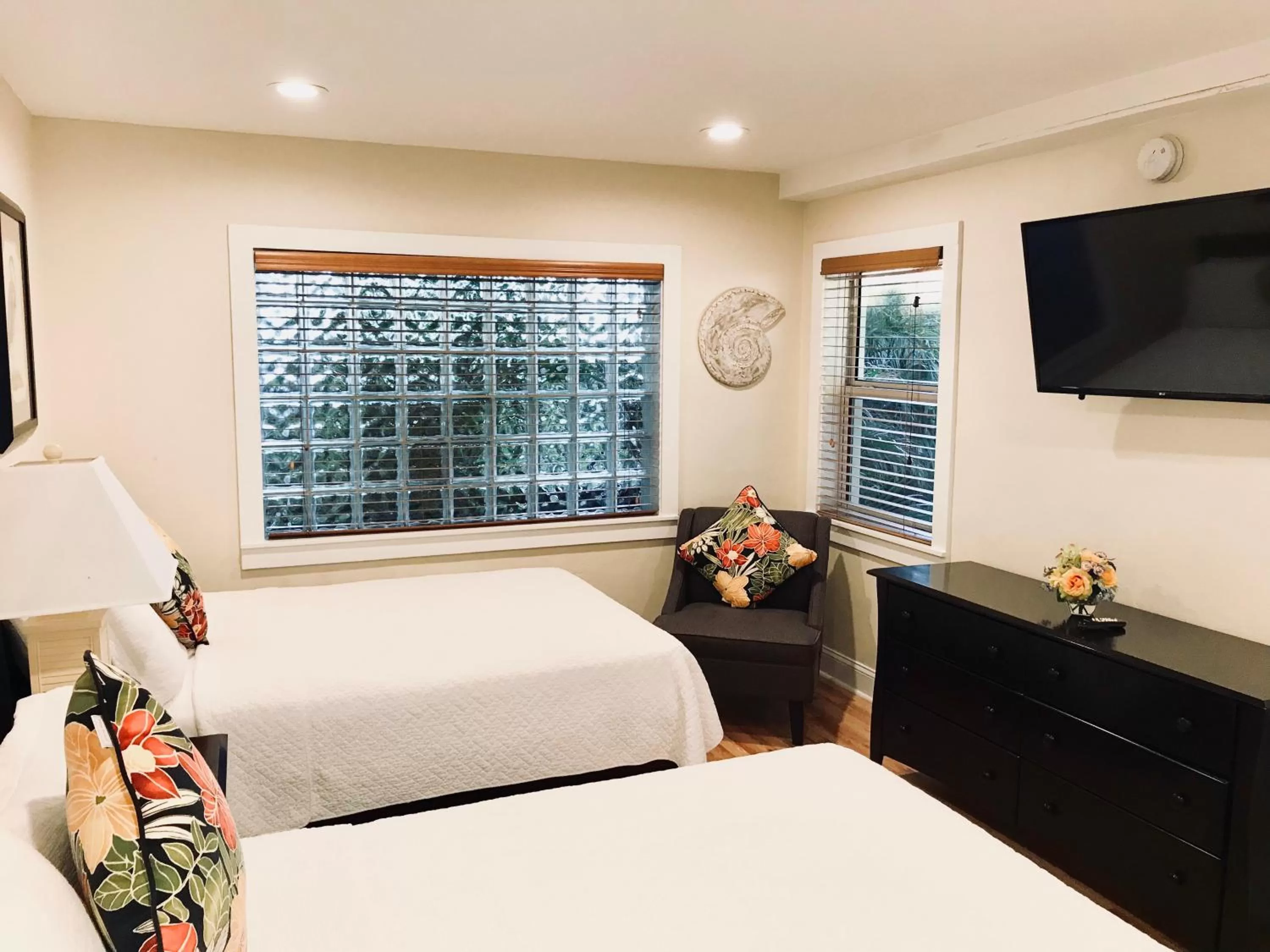 Bedroom, Bed in Harborside Motel & Marina