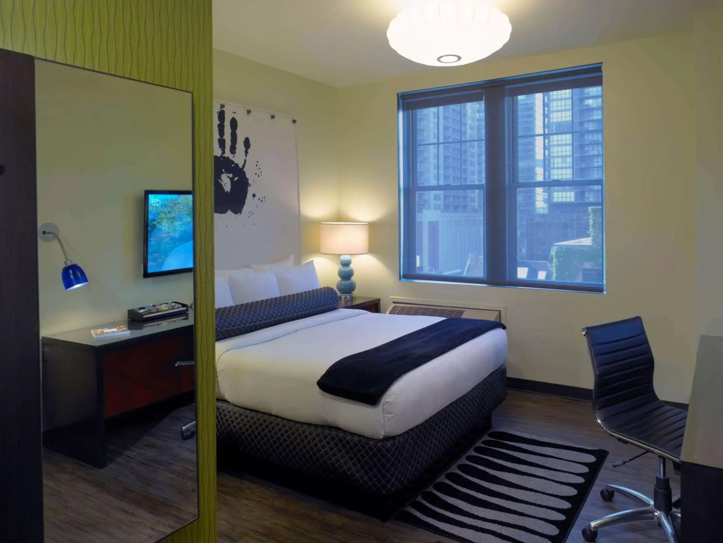 Photo of the whole room, Bed in Acme Hotel Company Chicago