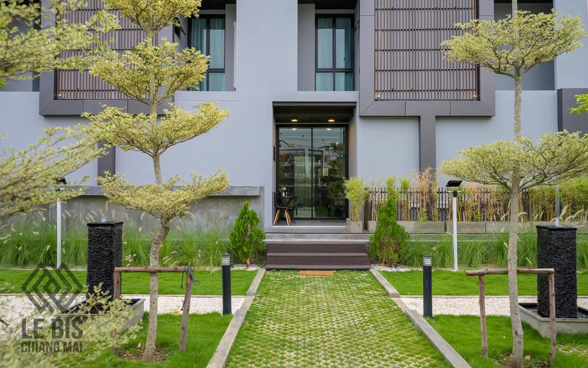 Facade/entrance in Le Bis Hotel