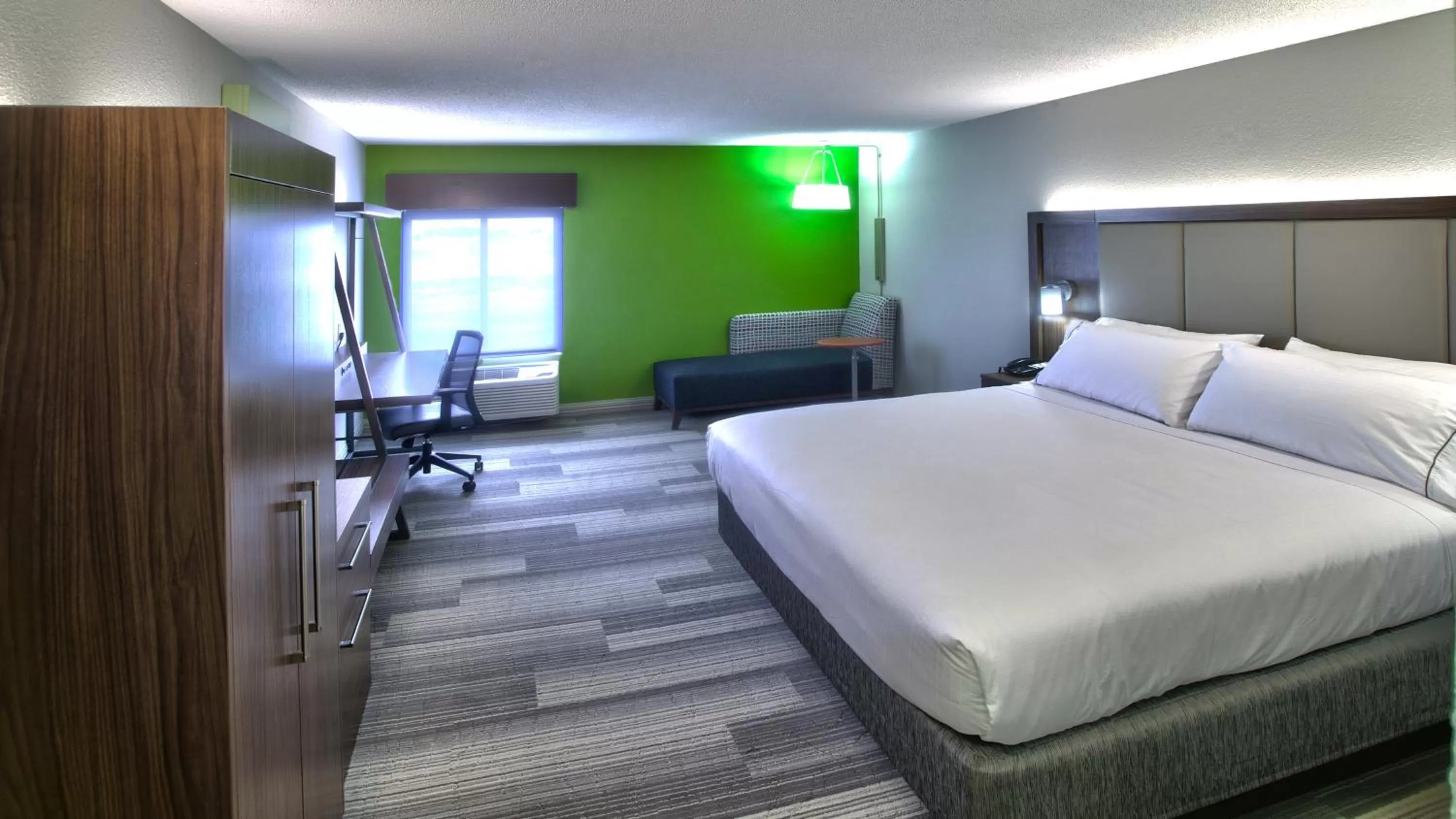 Photo of the whole room, Bed in Holiday Inn Express & Suites Evansville North by IHG