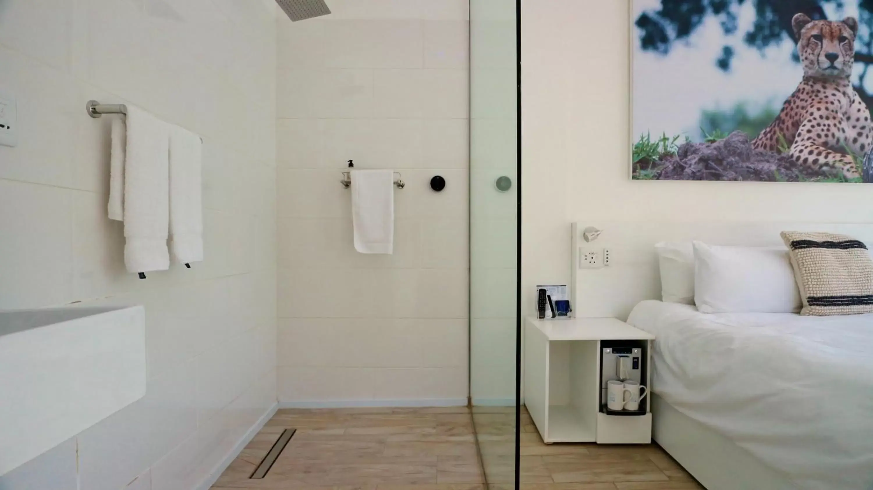 Shower, Bathroom in theLAB Robertson