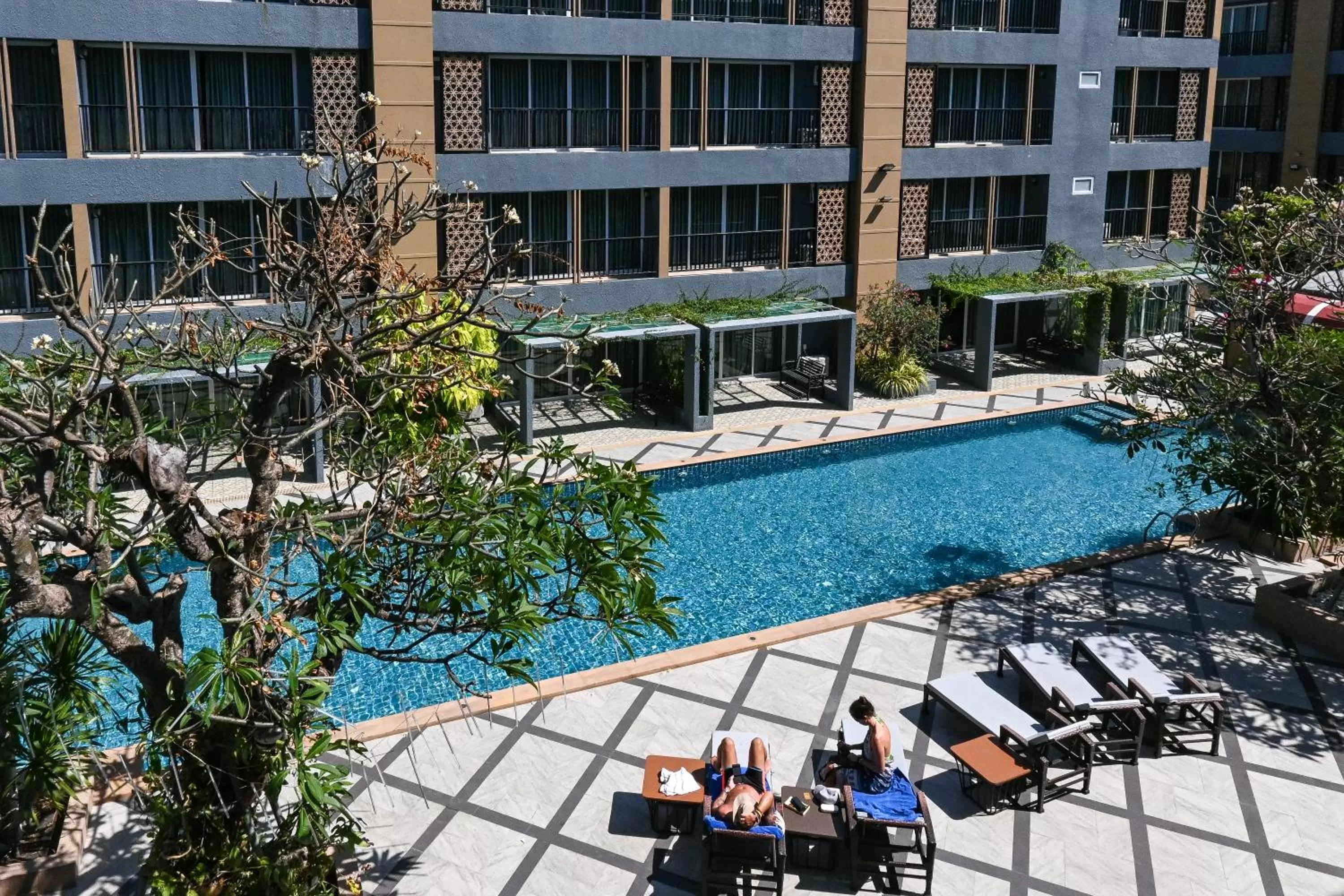 Swimming pool in Golden Sea Hua Hin - SHA Extra Plus