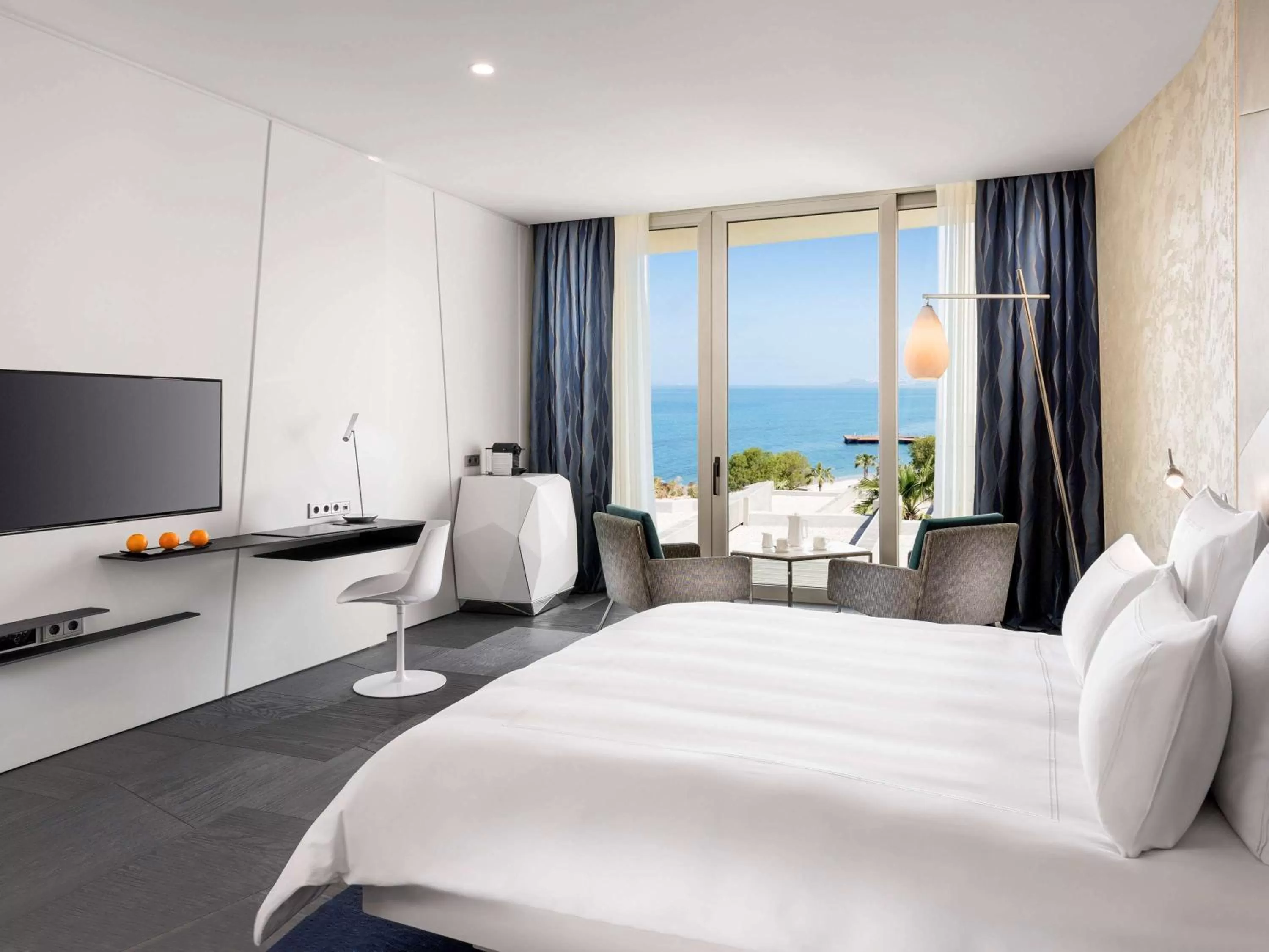 Photo of the whole room, Bed in Swissôtel Resort Bodrum Beach