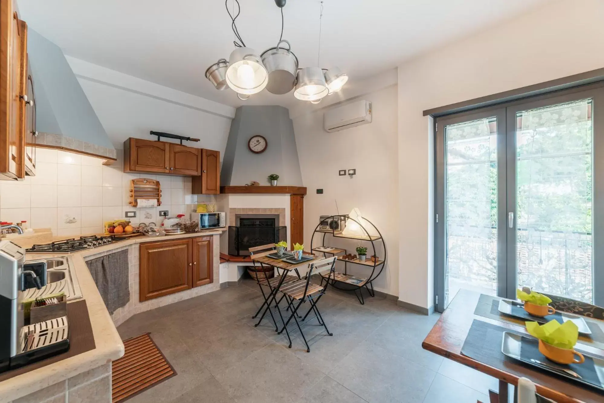 Kitchen or kitchenette, Dining Area in B&B Il Giardino di Gabri
