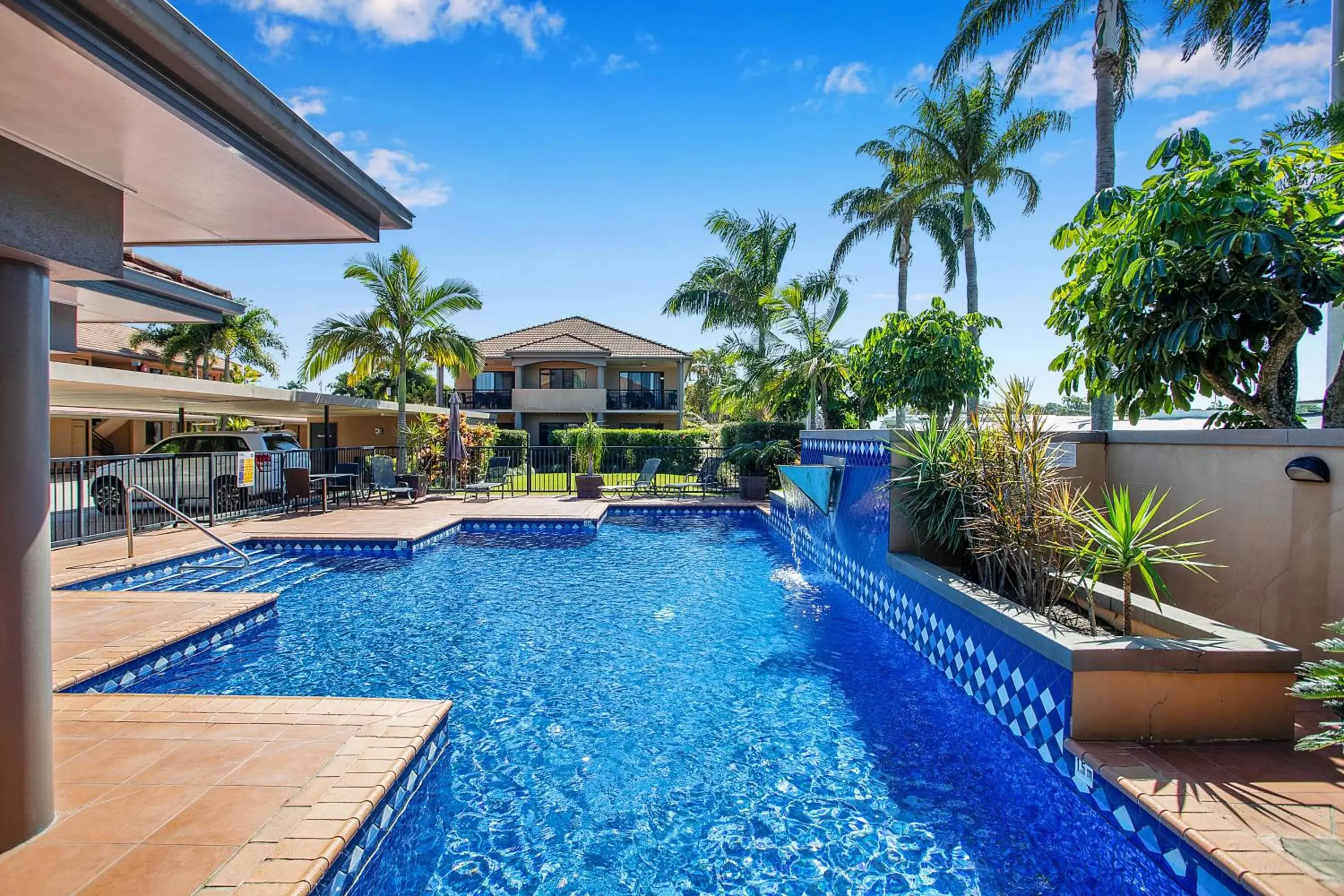 Property building, Swimming Pool in Mackay Resort Motel