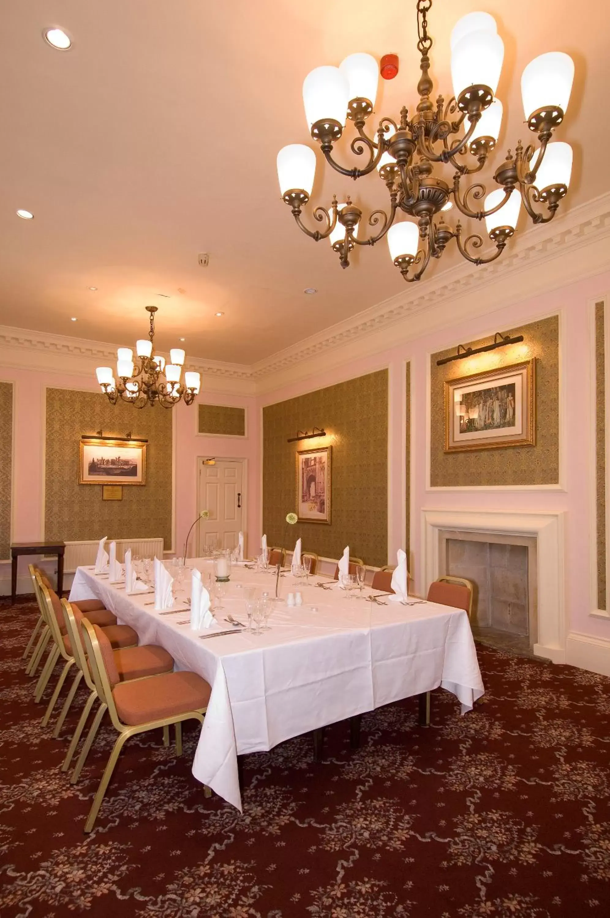 Business facilities, Restaurant/Places to Eat in George & Pilgrims Hotel