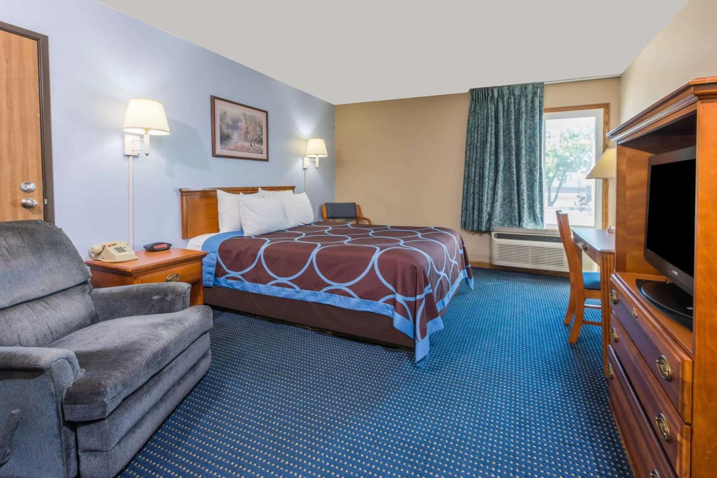 Photo of the whole room, Bed in Super 8 by Wyndham O'Fallon MO/St. Louis Area