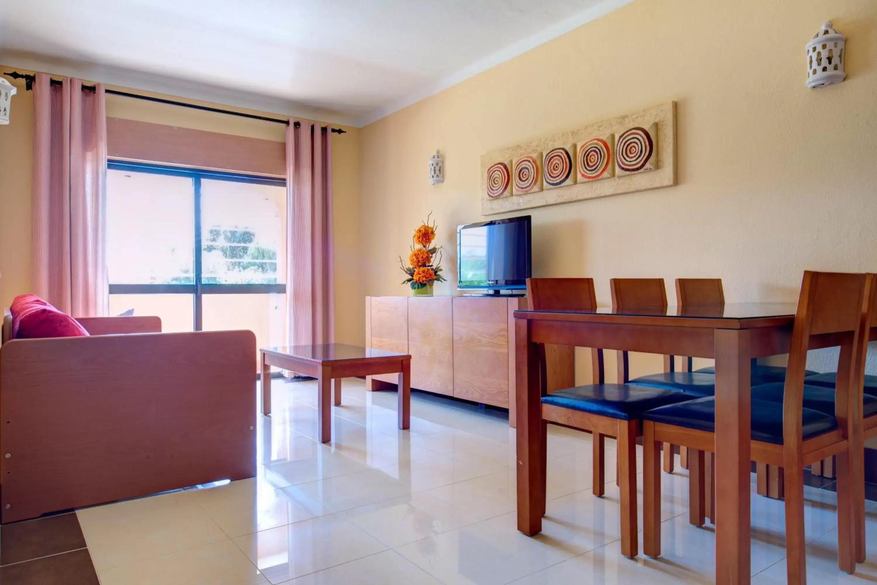 Living room in Choromar Apartments