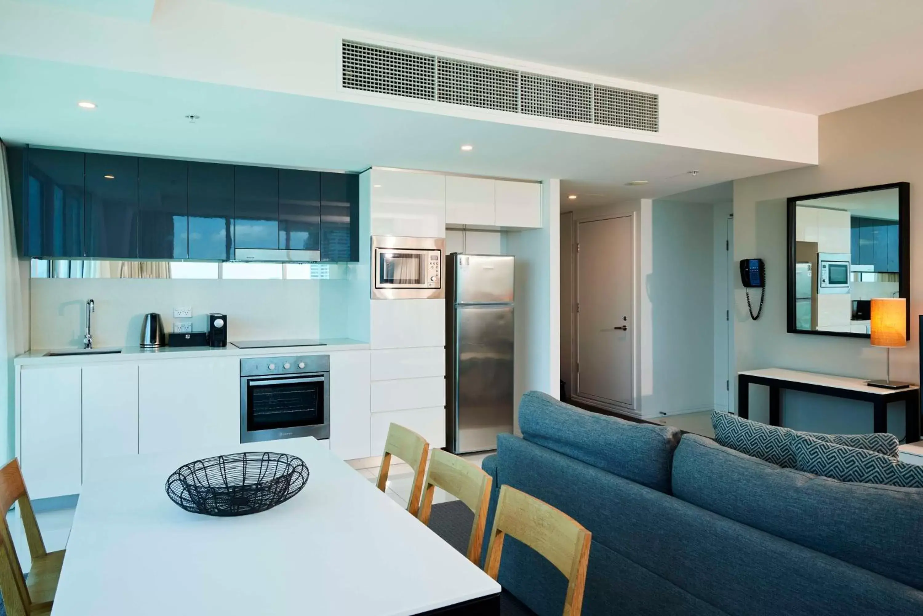 Living room, Kitchen/Kitchenette in Hilton Surfers Paradise Hotel & Residences