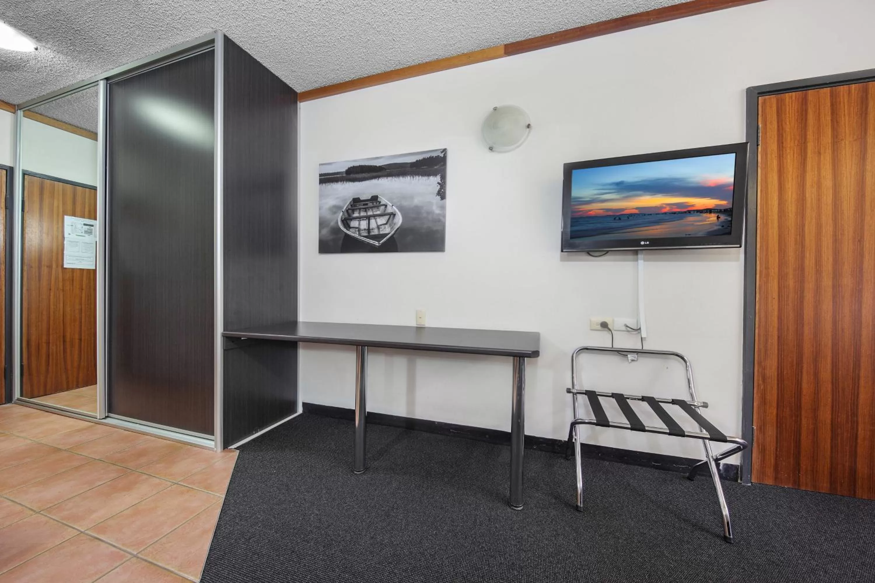 Belconnen Way Hotel & Serviced Apartments