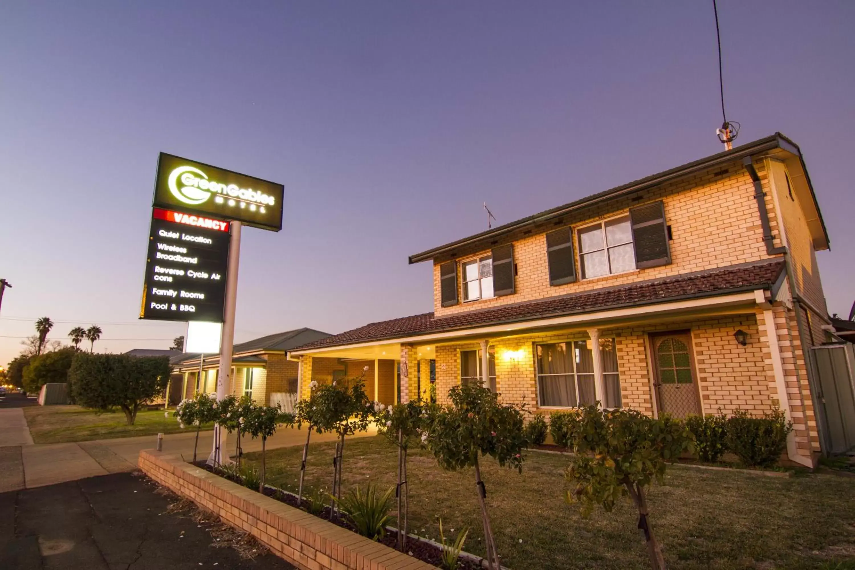 Facade/entrance, Property Building in Green Gables Motel