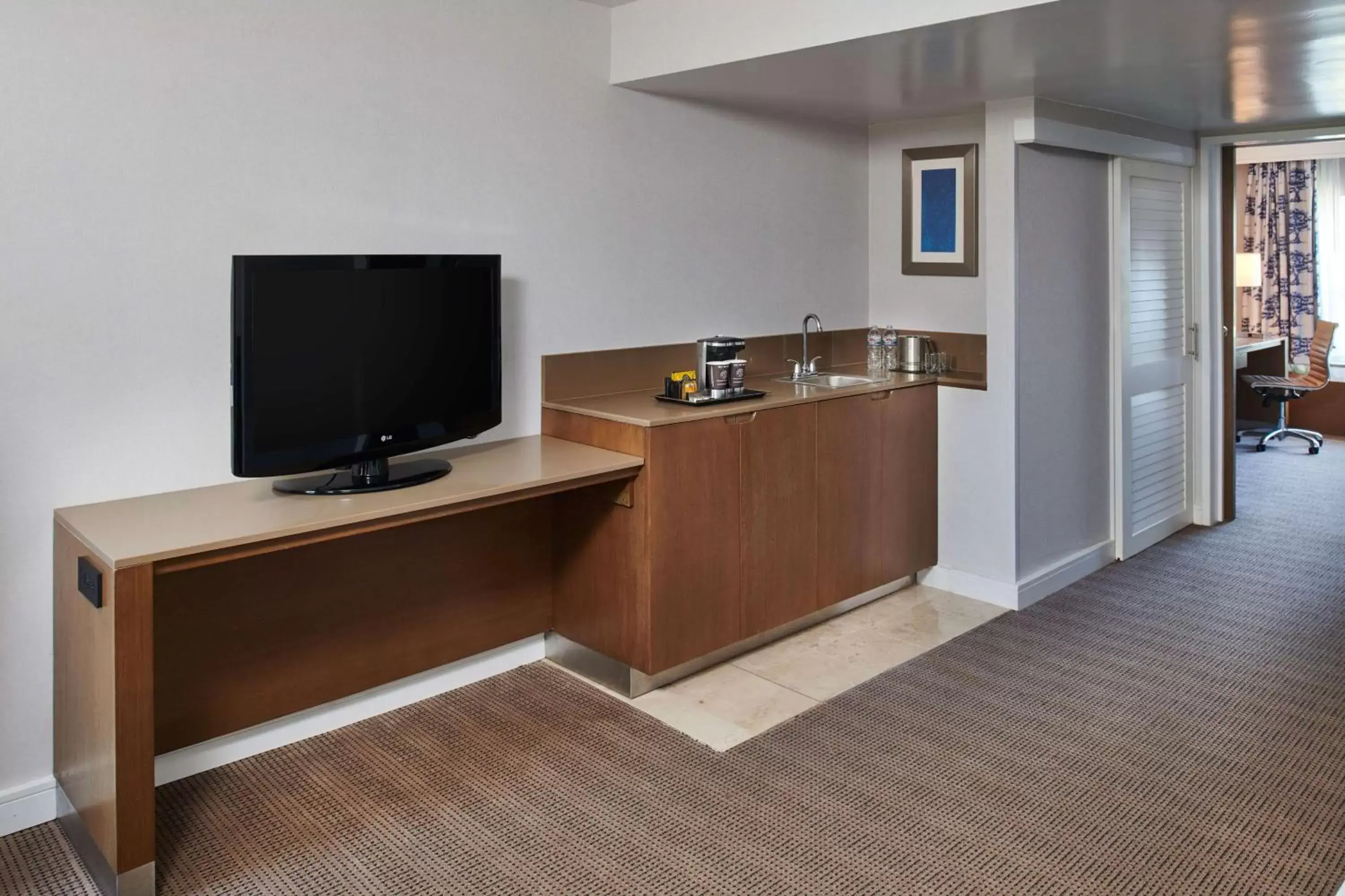 Bedroom, TV/Entertainment Center in DoubleTree by Hilton Torrance - South Bay