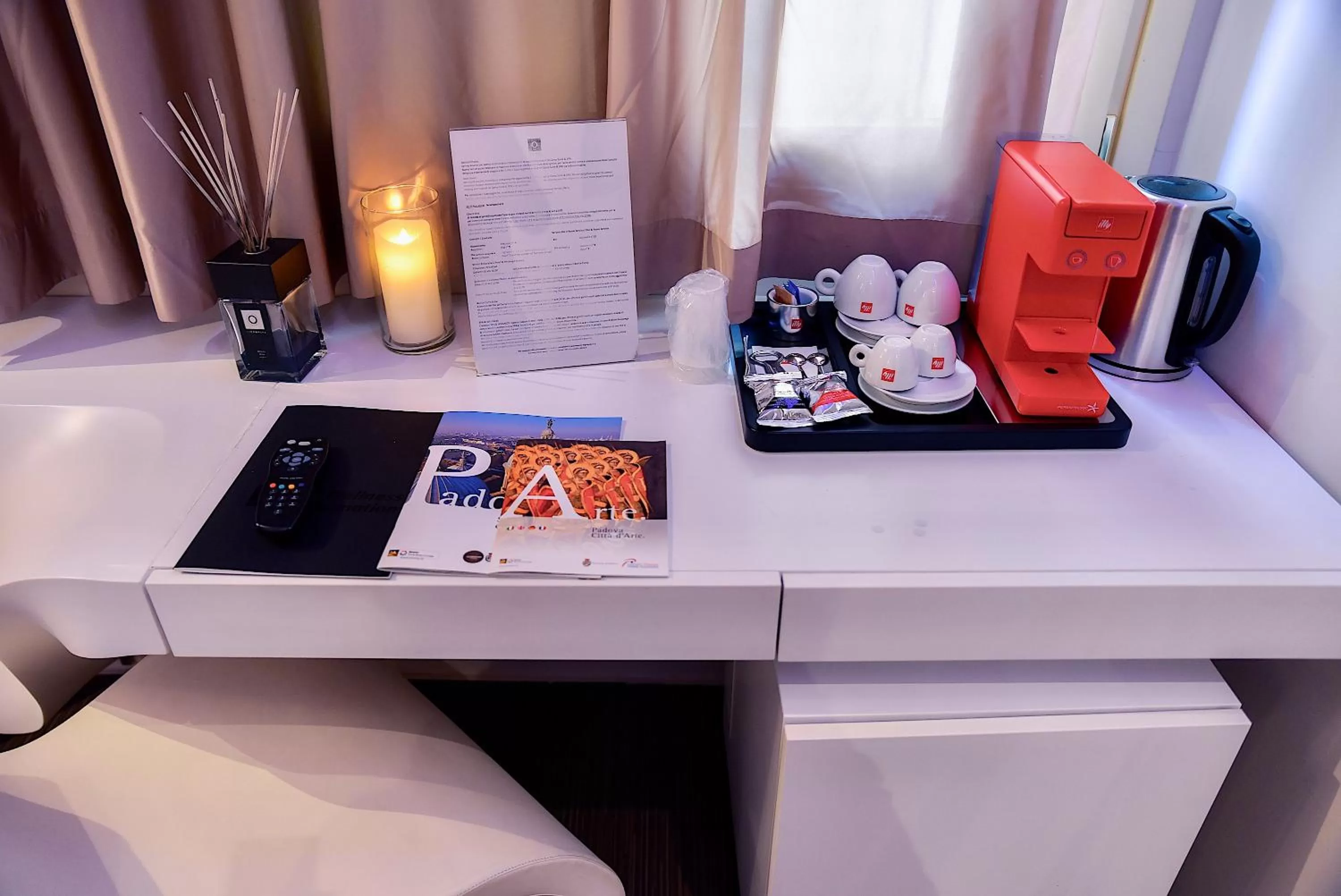 Coffee/tea facilities in Le Camp Suite & Spa