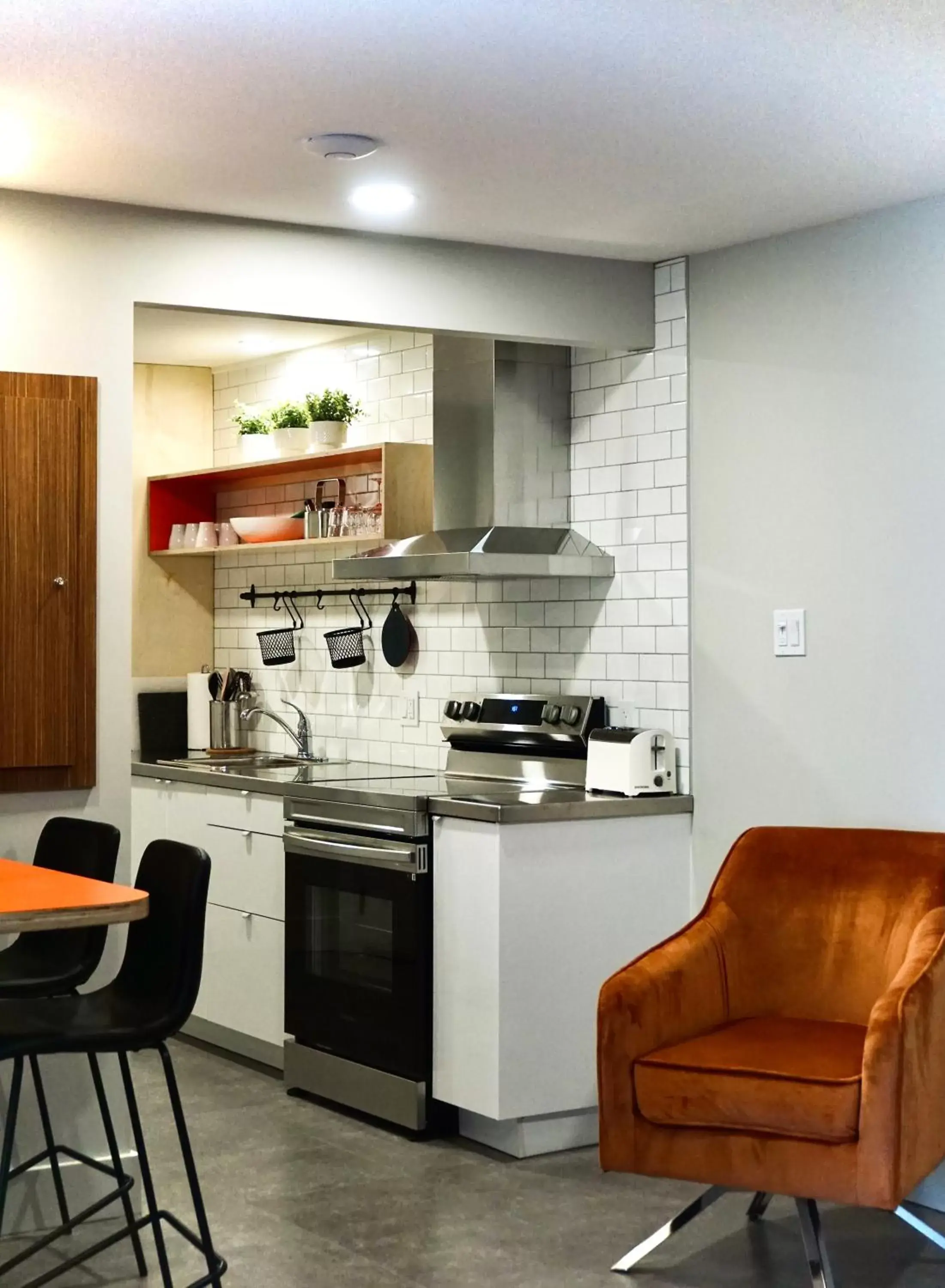 Kitchen or kitchenette, Kitchen/Kitchenette in Morel Executive Suites