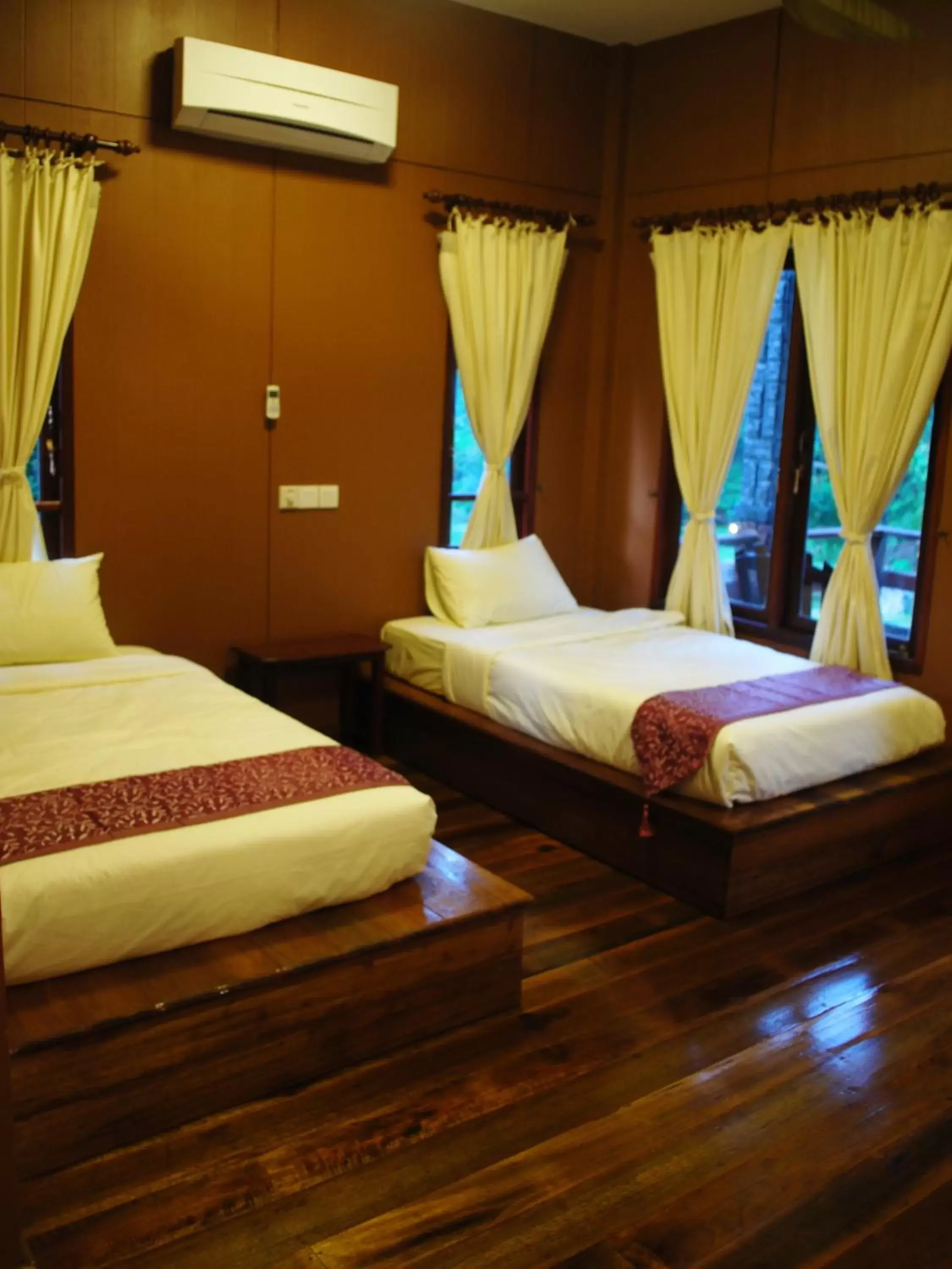 Bed in Sentosa Villa