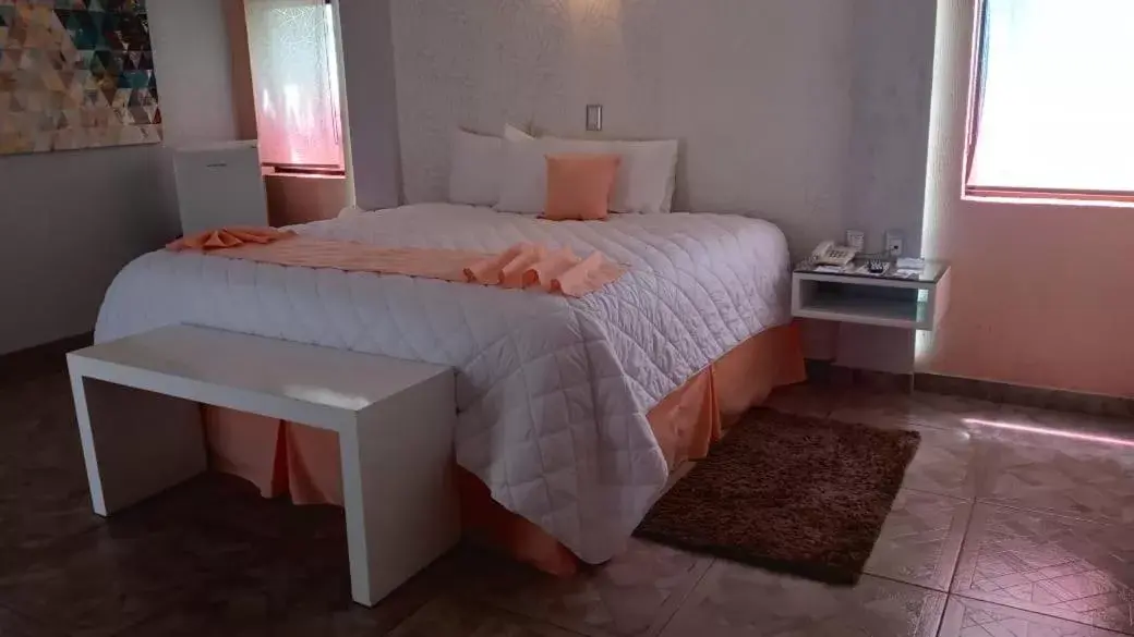 Bedroom, Bed in Hotel Medrano Temáticas and Business Rooms Aguascalientes