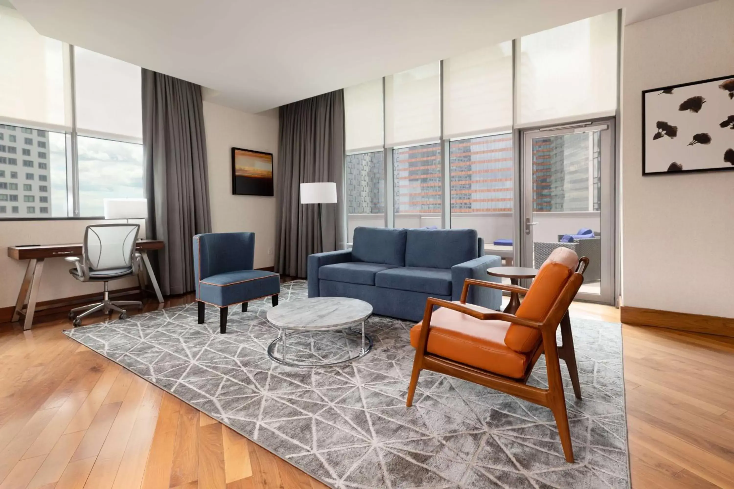 Living room, Seating Area in Hilton Garden Inn Long Island City