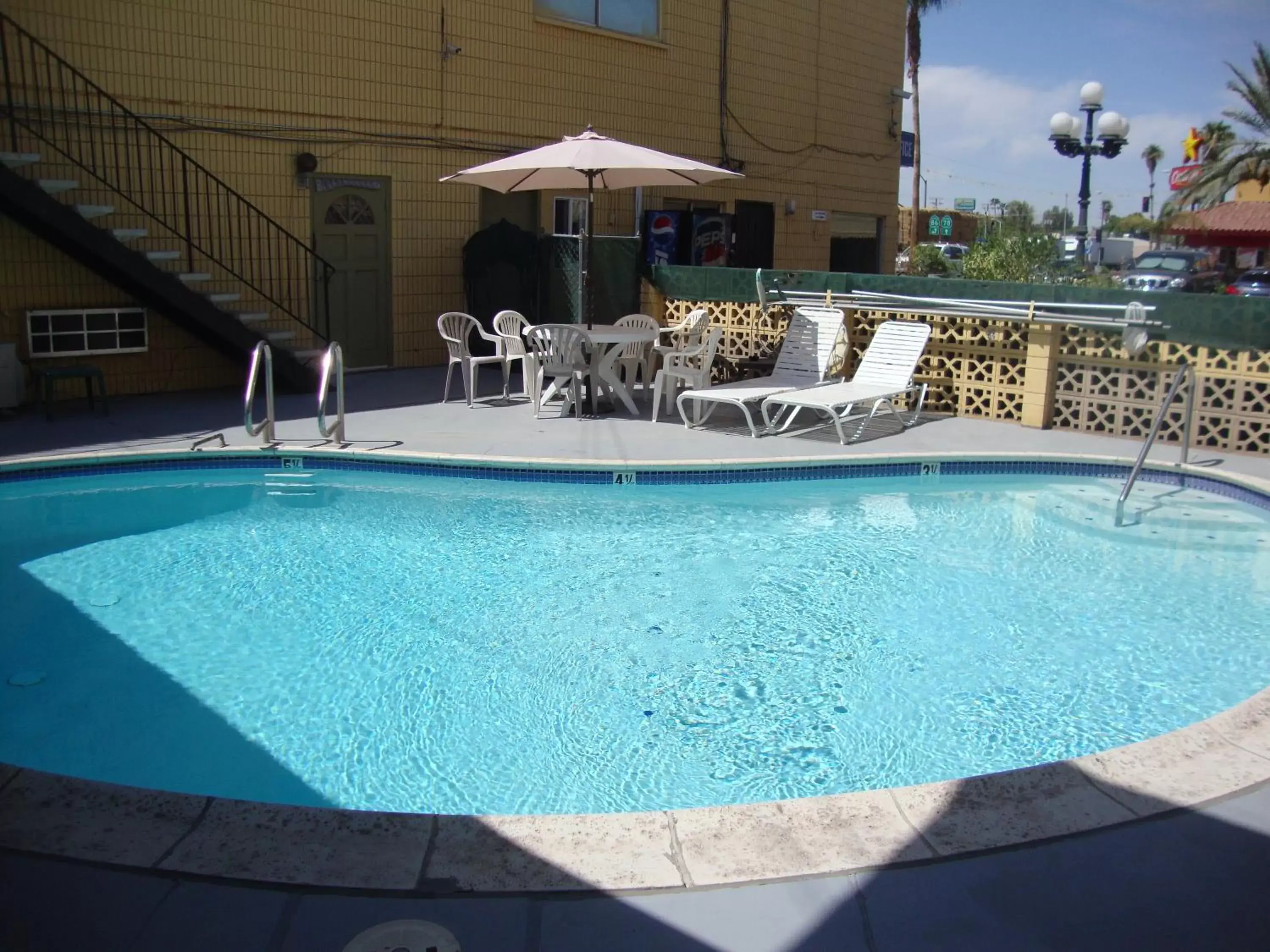 Swimming pool in Townhouse Inn and Suites Swimming pool in Townhouse Inn and Suites
