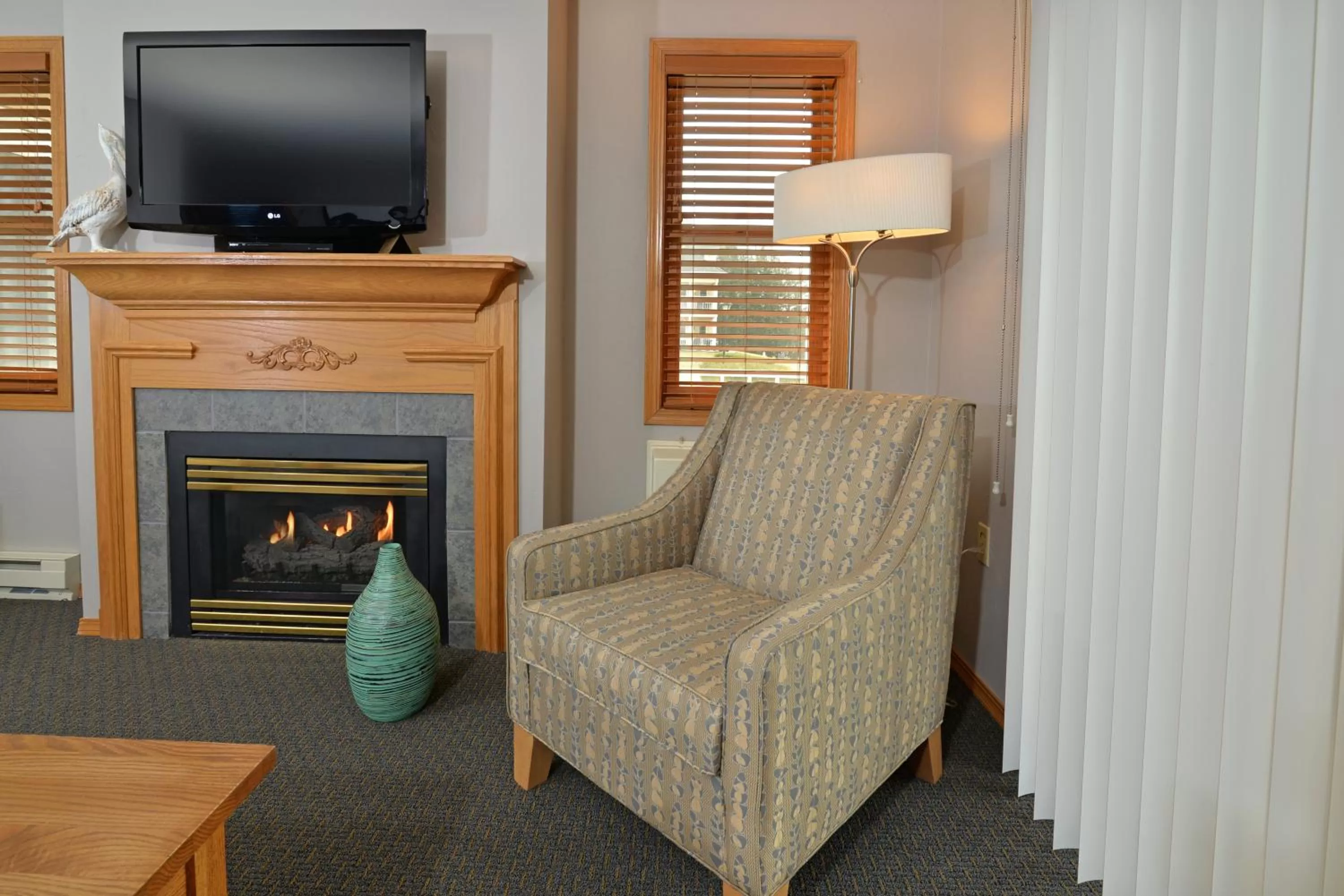 Living room, TV/Entertainment Center in Westwood Shores Waterfront Resort