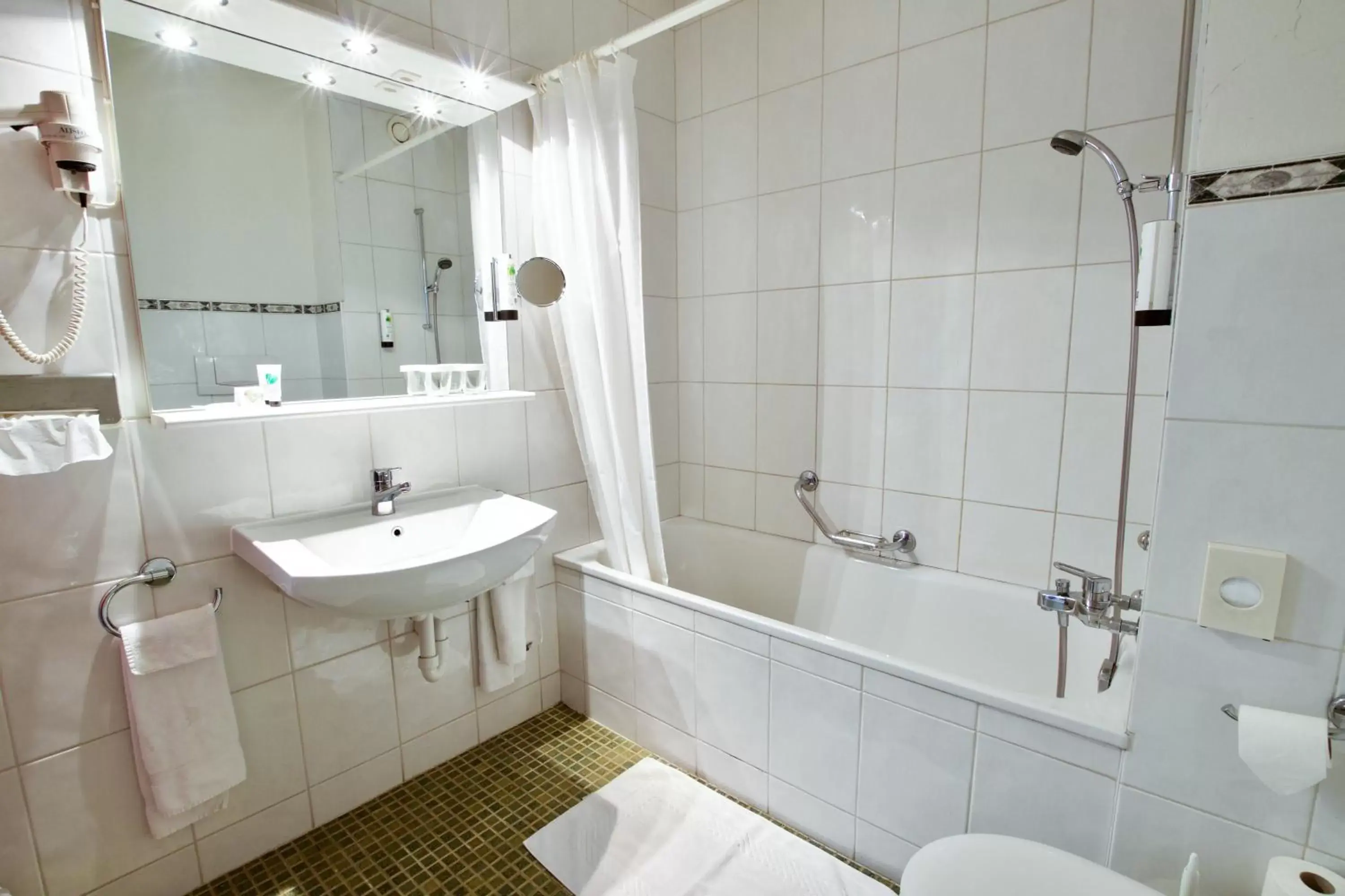 Bathroom in Hôtel du Rhône