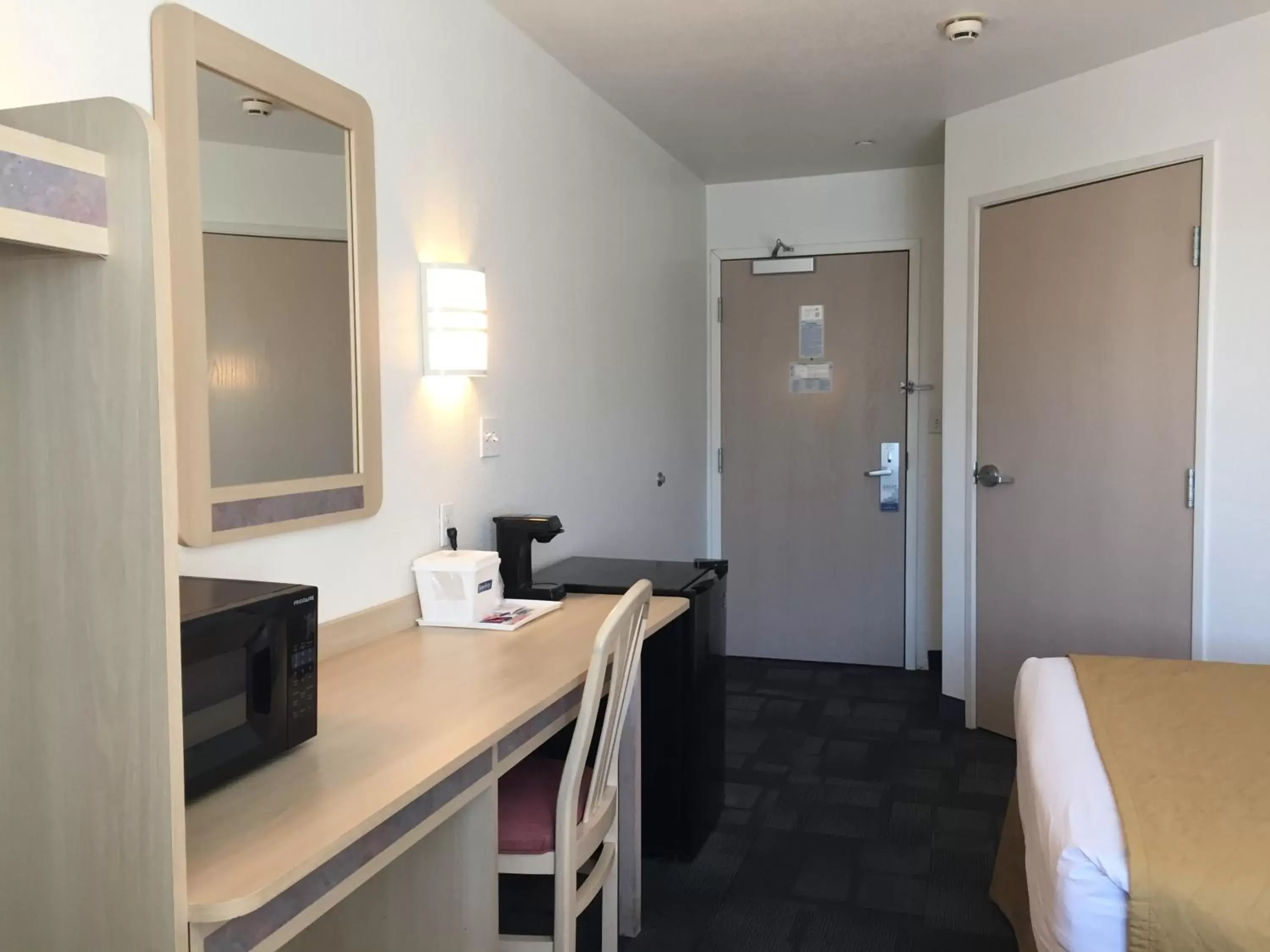 TV/Entertainment Center in Quality Inn Yuba City-Marysville