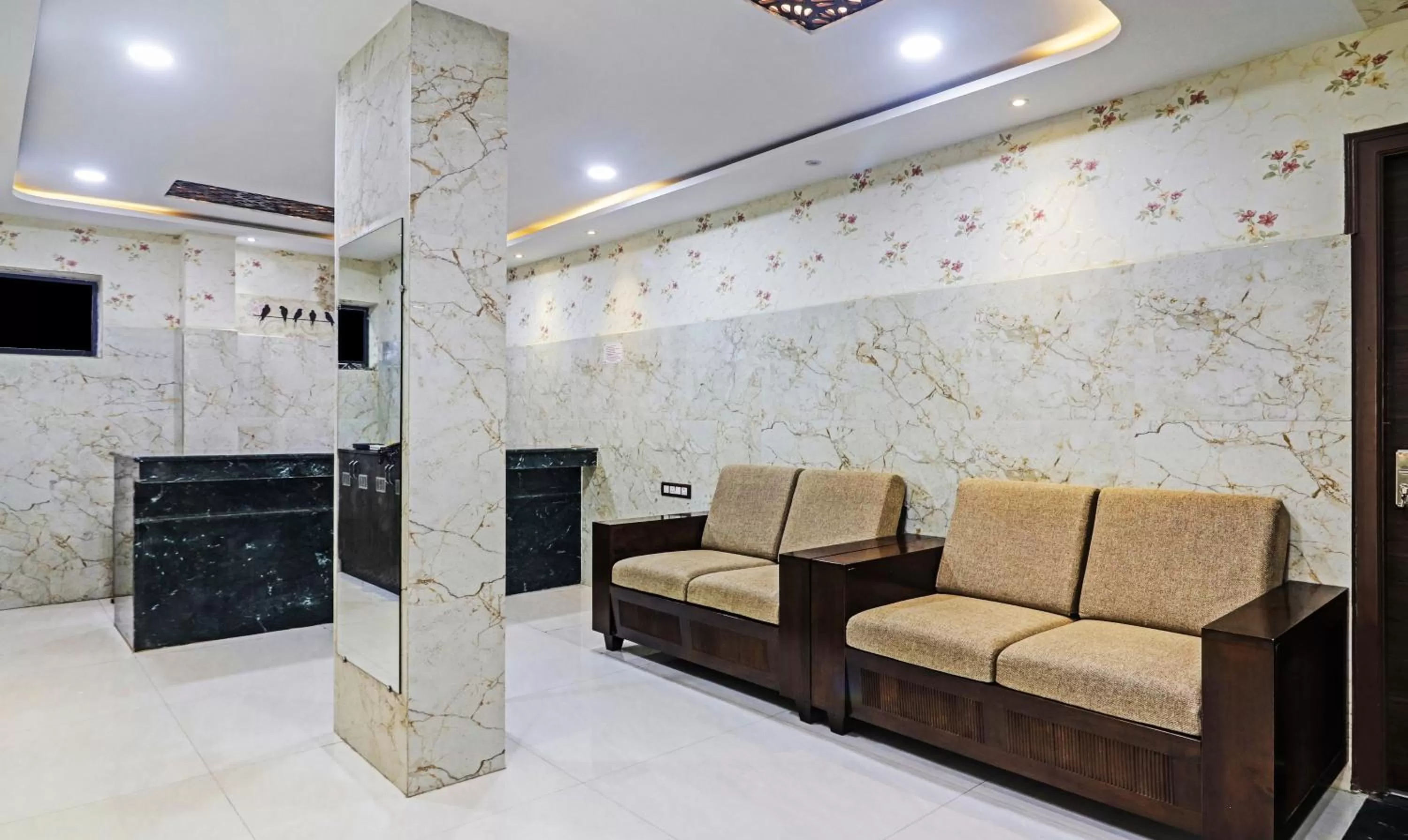 Lobby or reception in Itsy Hotels J A Royal Suites Manikonda