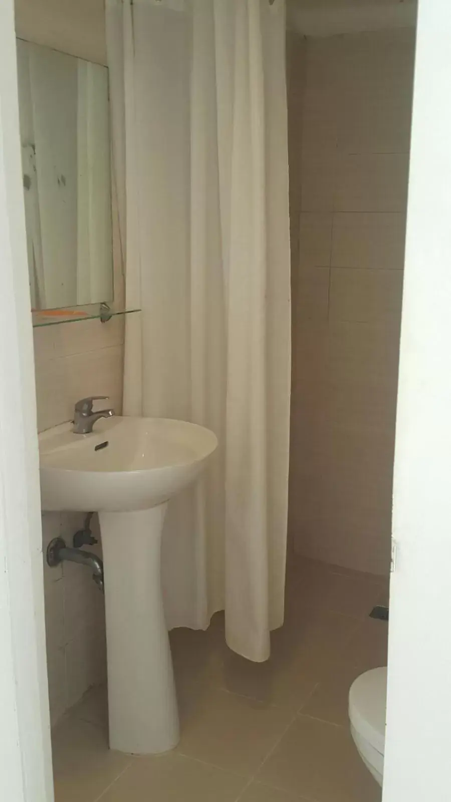 Shower in Islands Stay Hotels Mactan Shower in Islands Stay Hotels Mactan